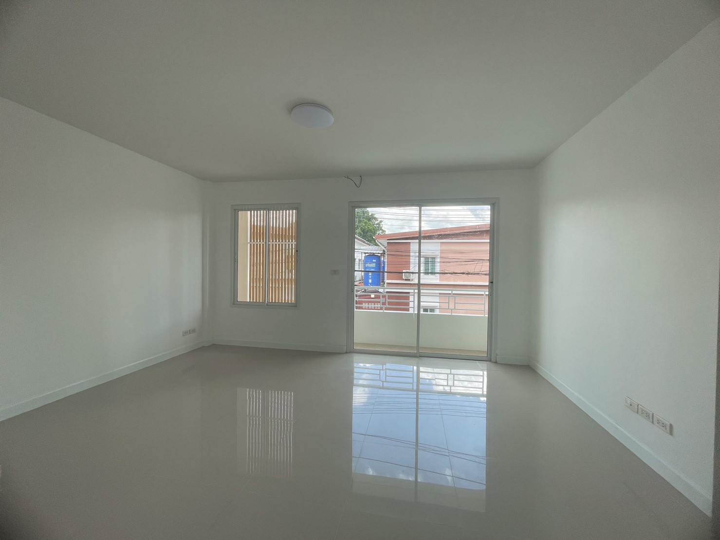 For Sale : Talad Yai, 2-Storey Townhome, 3 Bedrooms 2 Bathrooms