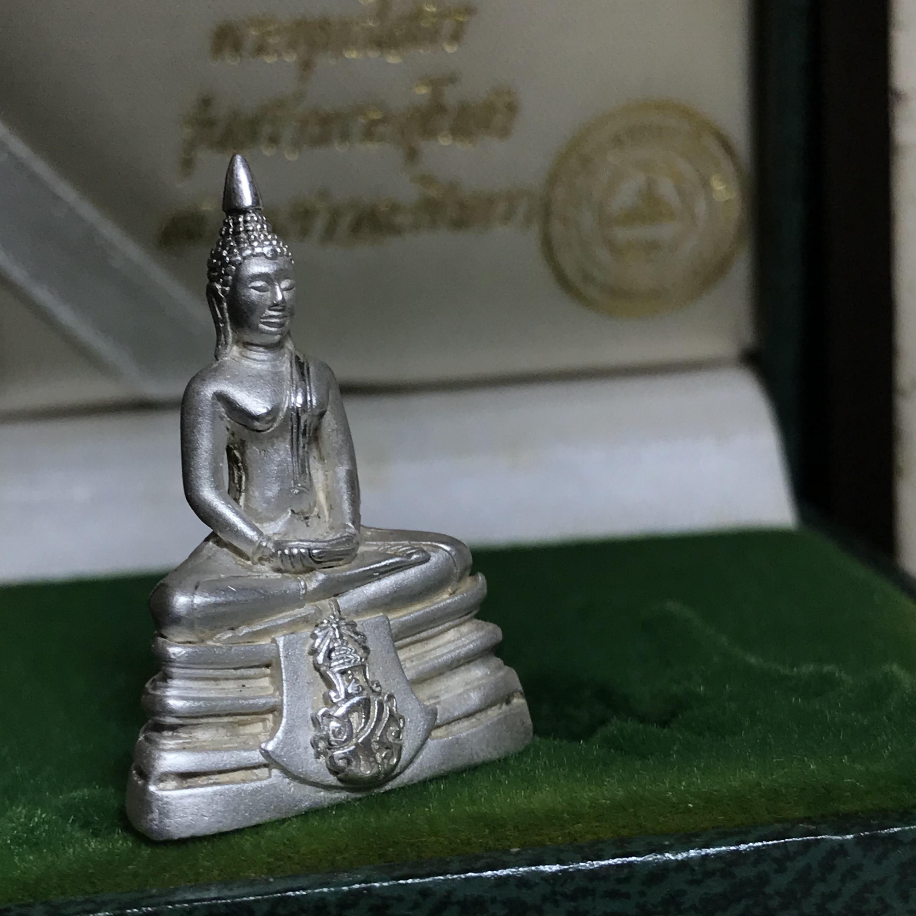 พระกริ่งพระพุทธโสธร ภปร. รุ่นย้อนยุค เนื้อเงิน ปี2539 ครองสิริราชสมบัติครบ 50 ปี