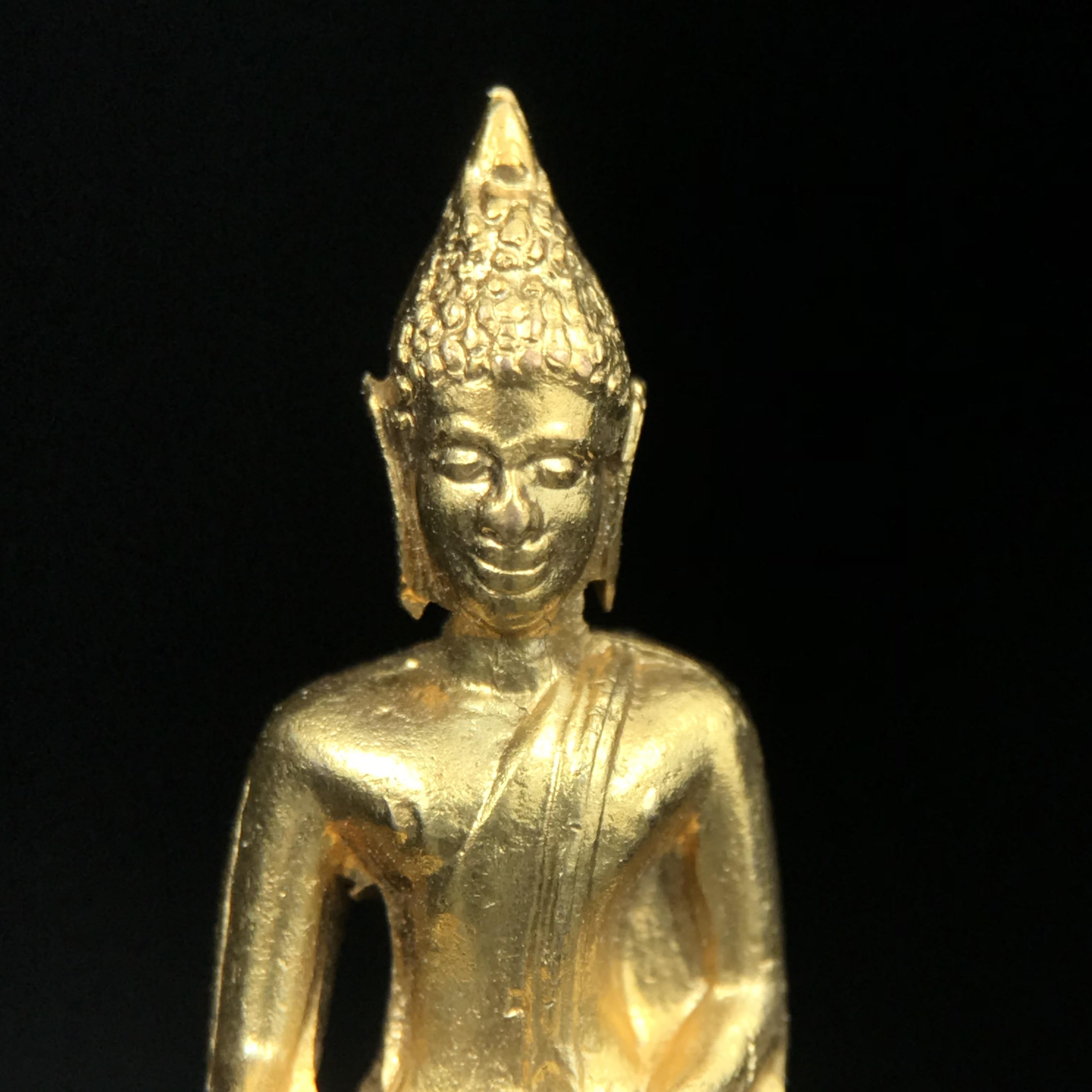 พระกริ่ง ภปร.(รุ่นแรก) วัดบวรนิเวศวิหาร พ.ศ.2508 กะไหล่ทองเดิม(กรรมการ)พิมพ์นิยม(หูยาว)(ก้นตะไบหยาบ)สภาพคัดสวยเดิม(ในหลวงรัชกาลที่9ทรงเสด็จเททอง)พบเจอน้อยหายาก