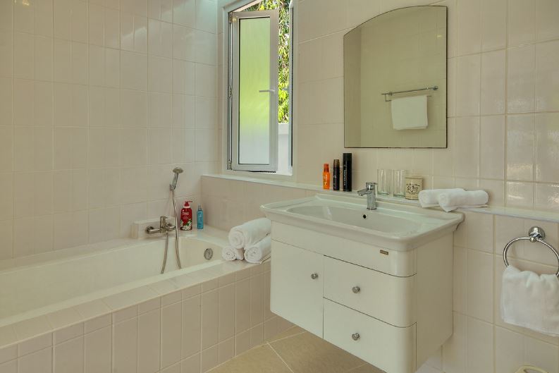 For Sales : Thalang, 5 Luxury Private Pool Villa , 23 bedrooms 17 bathrooms. 1,550 SQ.M.