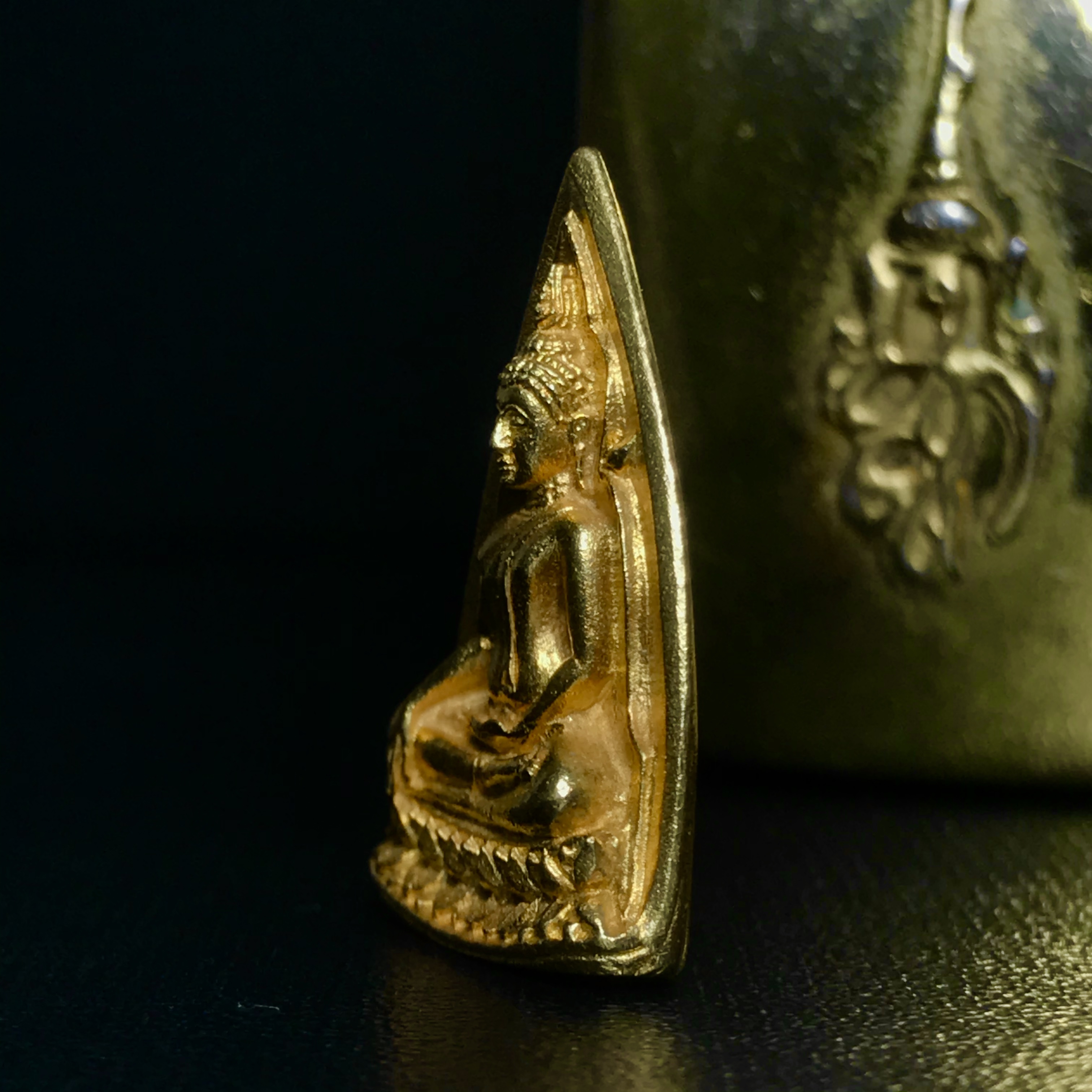 พระสมเด็จนางพญา ส.ก. ปี2535 เนื้อทองคำ พิมพ์ใหญ่ 5รอบพระราชินี หลวงปู่โต๊ะปลุกเสก(ในหลวงและพระราชินีเสด็จในพิธี) พร้อมกล่องบรรจุเดิม(นิยม)