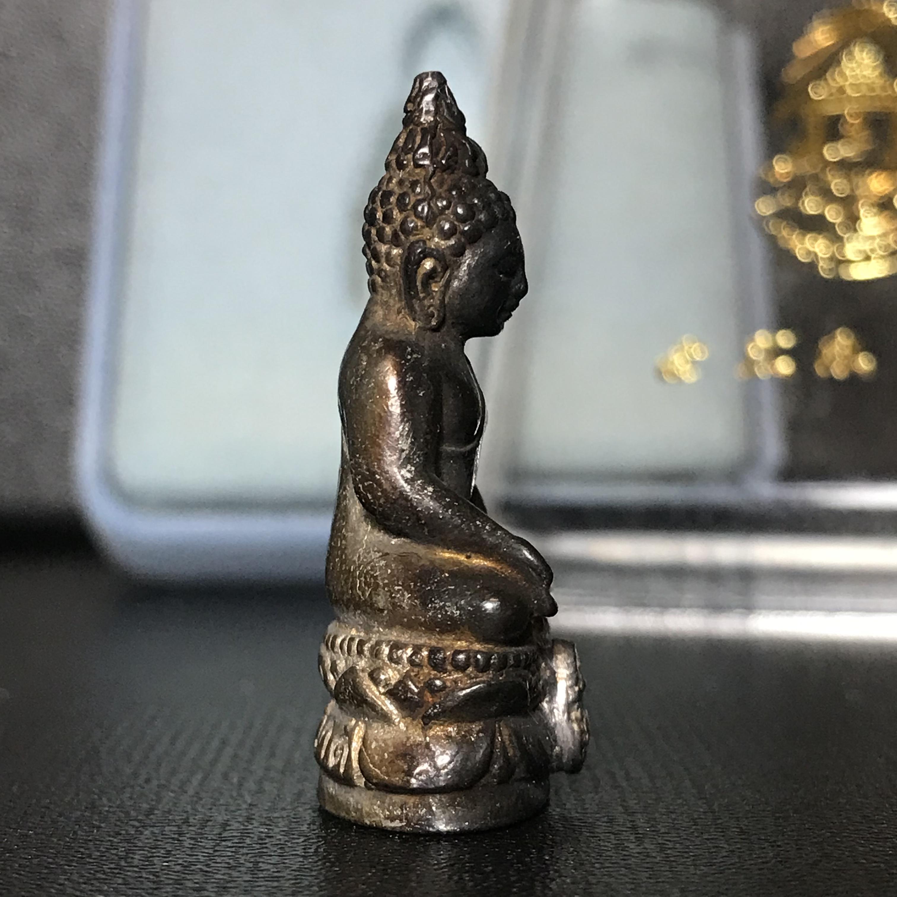 พระกริ่งไพรีพินาศ รุ่น ภปร. ราชวิทยาลัย ปี2535 เนื้อเงินผิวเดิมสวยแบบนิยม(1ใน2535องค์)