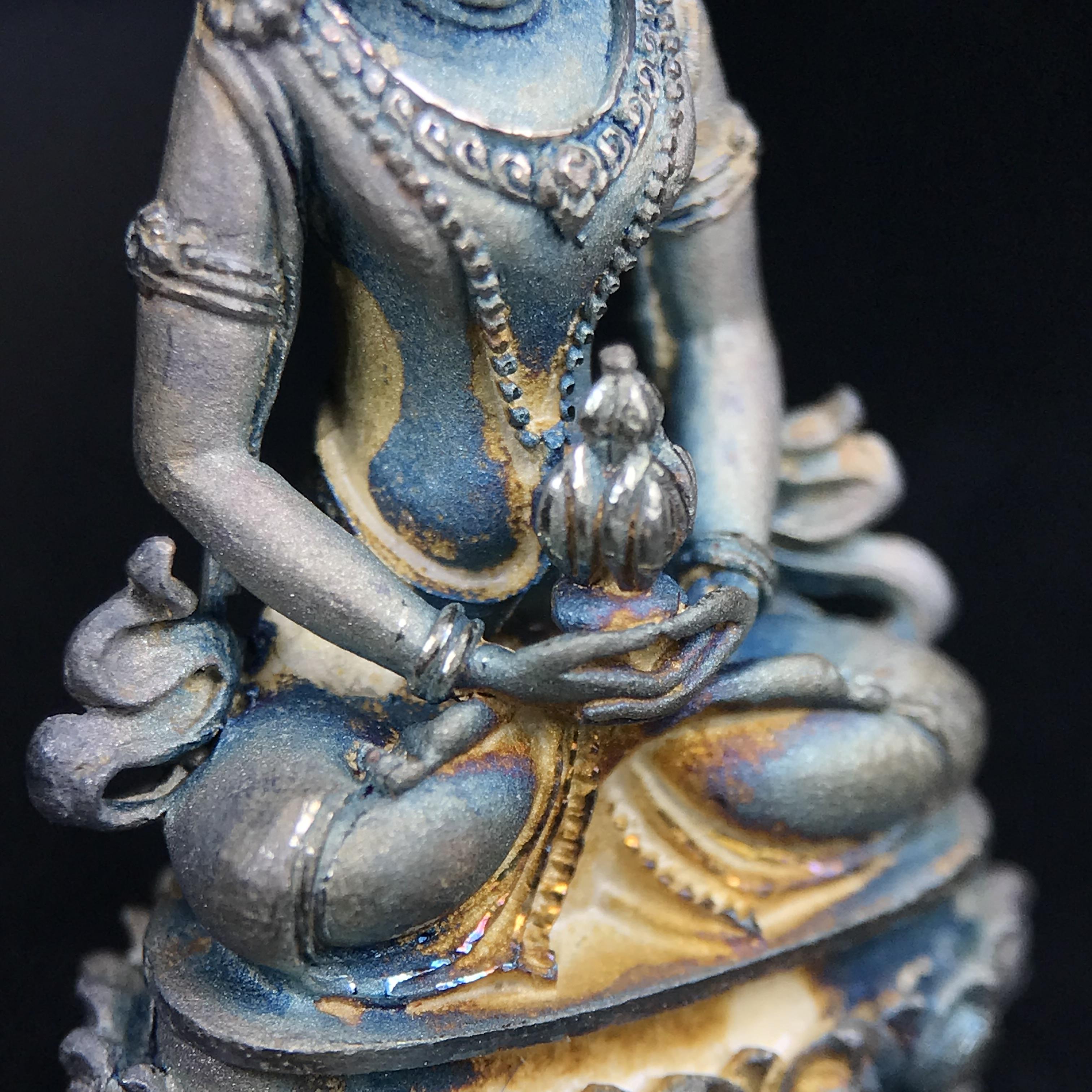 พระกริ่งอวโลกิเตศวร ( เจ้าแม่กวนอิม ) วัดโพธิ์แมนคุณาราม รุ่นอุดมโภคทรัพย์ ปี 2539 เนื้อเงินพ่นทราย(ผิวเดิม ขึ้นสีรุ้งธรรมชาติ แบบนิยม เสน่ห์ของพระเนื้อเงิน)(พร้อมกล่องบรรจุเดิม)(อีกหนึ่งรุ่นยอดนิยม พุทธศิลป์สวยงดงาม)หายาก 1 ใน 5000 องค์*องค์หมายเลข ๒๑๖๒*