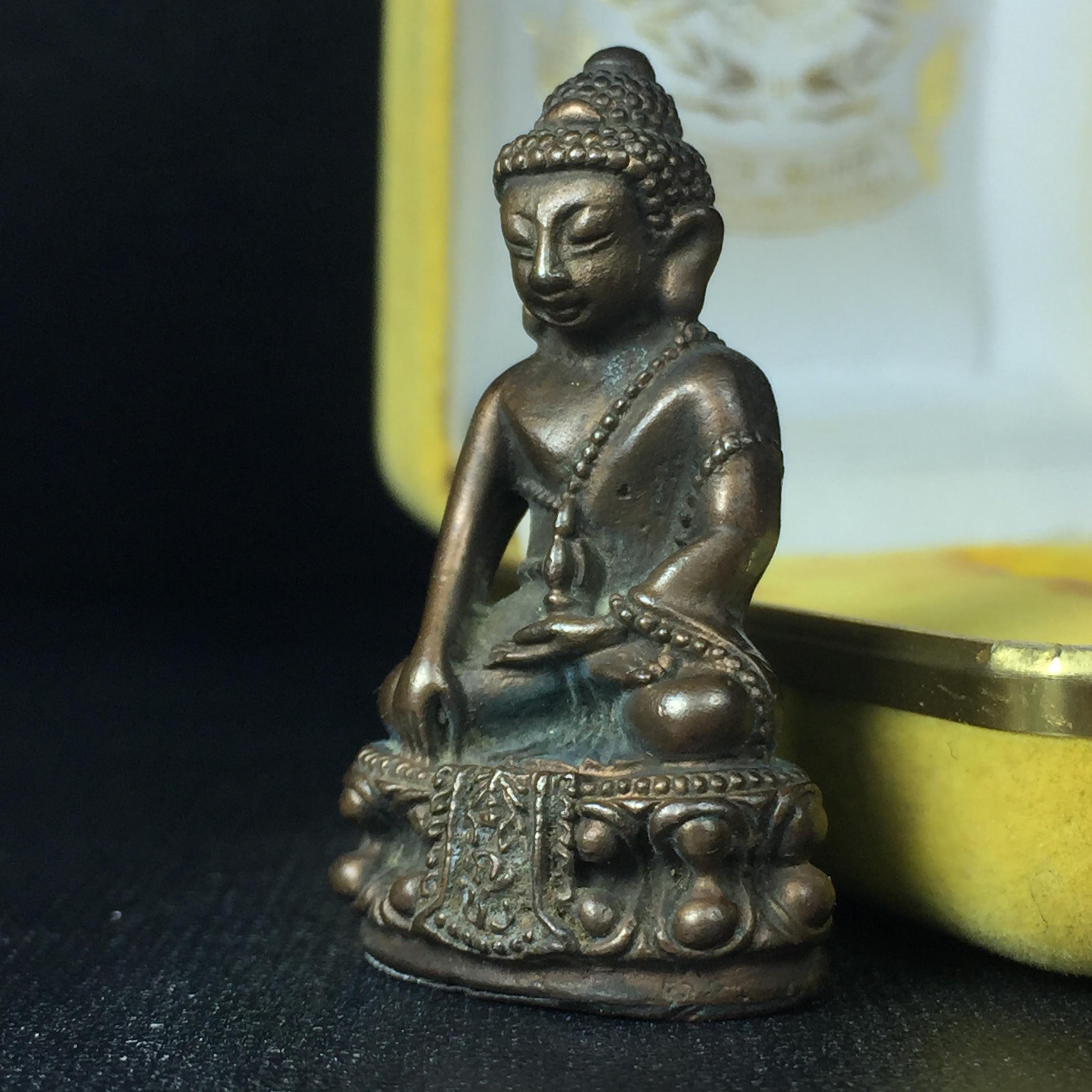 พระกริ่งคุ้มเกล้าฯ มหามงคล(วัตถุมงคล"คุ้มเกล้าฯ") ภปร. รพ.ภูมิพล เนื้อนวโลหะพิมพ์หน้าจีน(กล่องพิเศษกรรมการหายาก)(ในหลวงรัชกาลที่9เสด็จเททอง)(1ใน9720องค์)