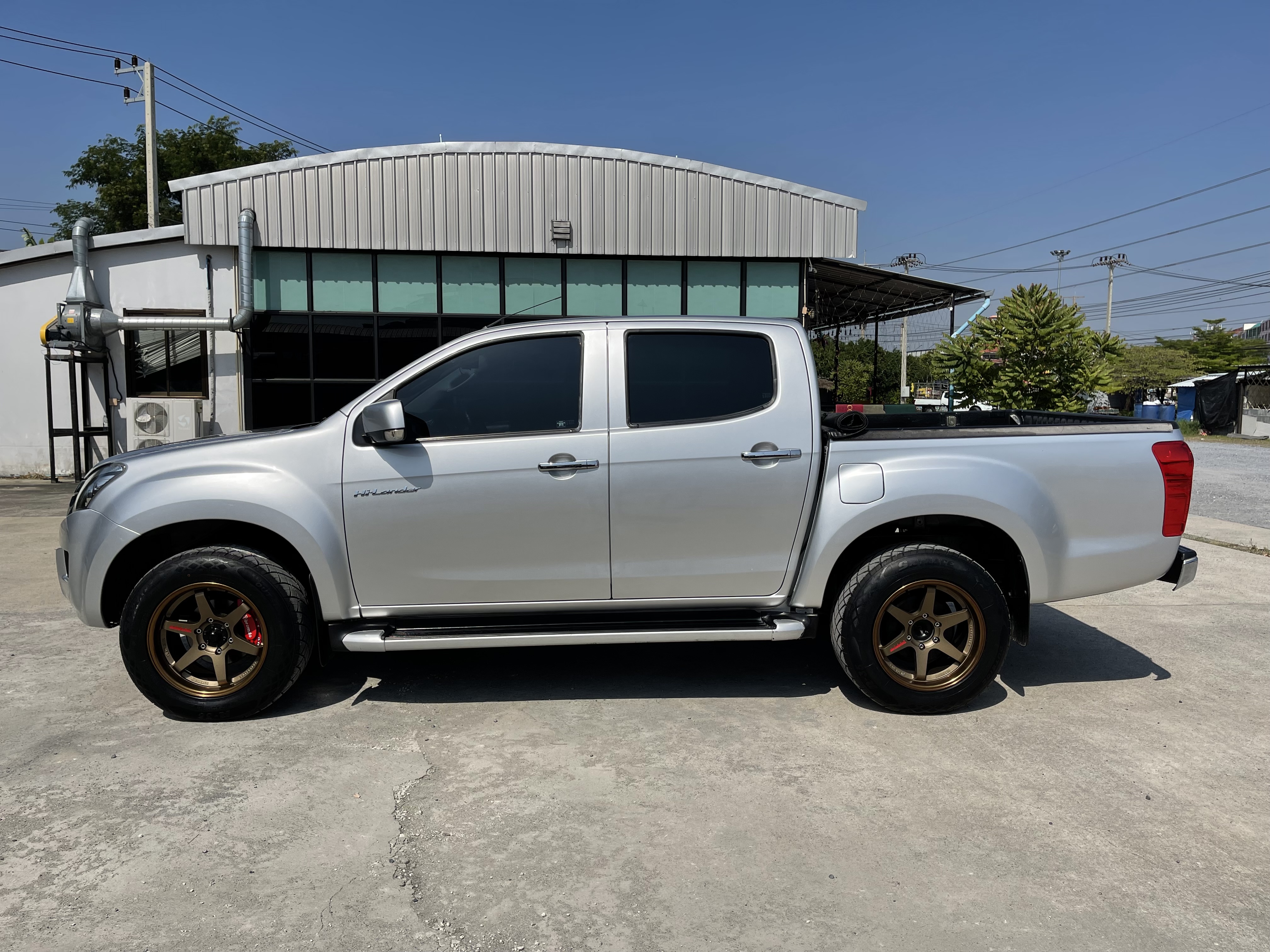 Isuzu Dmax All New 4ประตู Hilander 2.5 Vgs Z Dvd 2013 เงิน