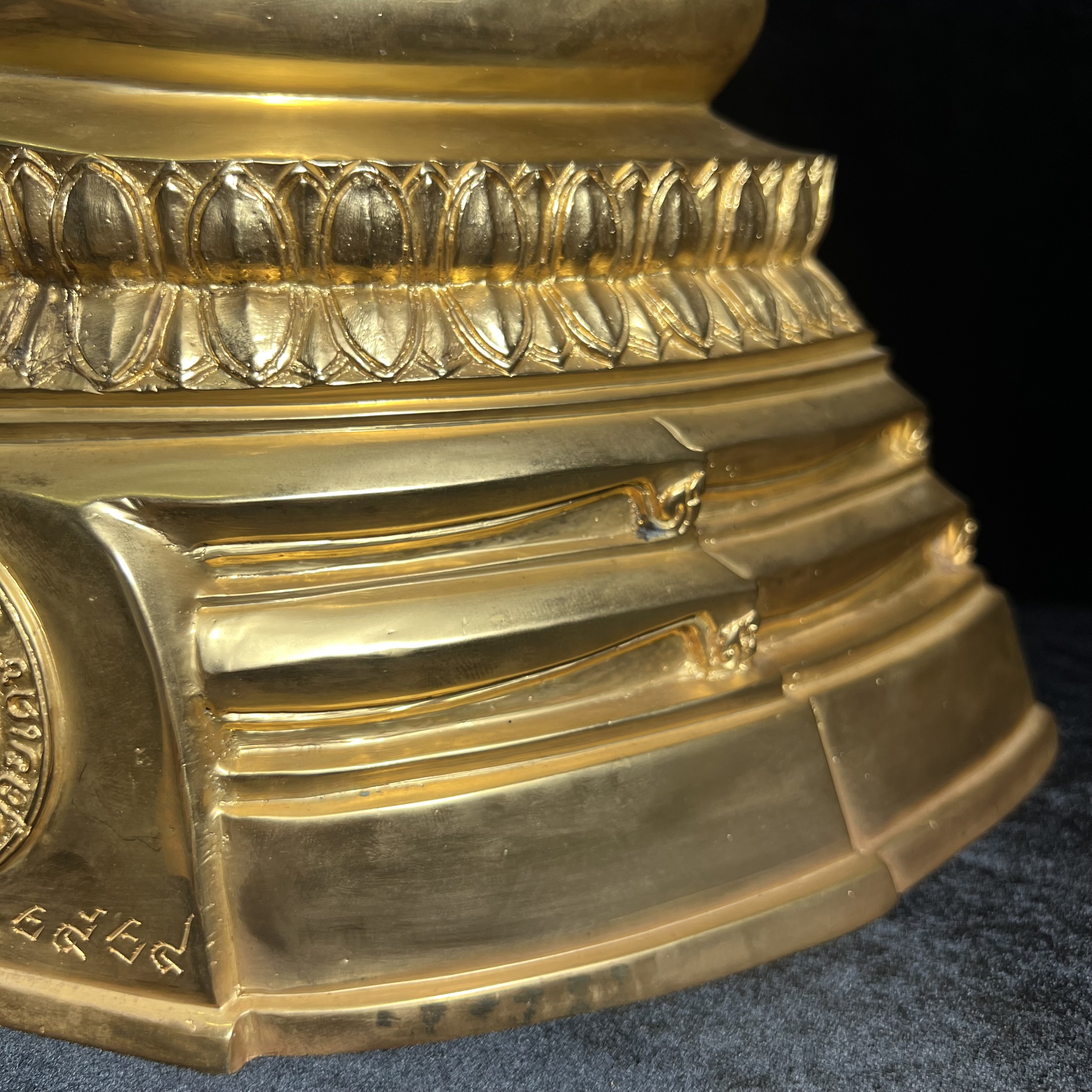 พระบูชาพระพุทธศิรมงคล ภปร. วัตถุมงคลคุ้มเกล้า ปี 2524 ของมูลนิธิคุ้มเกล้า โรงพยาบาลภูมิพลจัดสร้าง ขนาดหน้าตัก 9นิ้ว(ในหลวงรัชกาลที่9 ทรงจุดไฟพระฤกษ์และเททอง พิธีใหญ่)ยอดนิยมหายาก