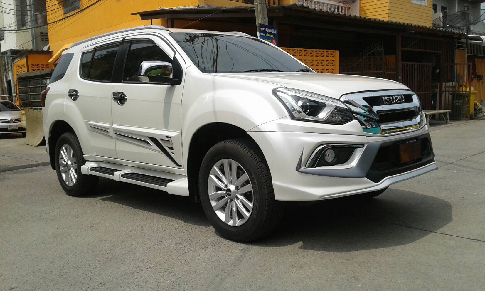 Isuzu MU-X 2017 Amotriz Bodykits