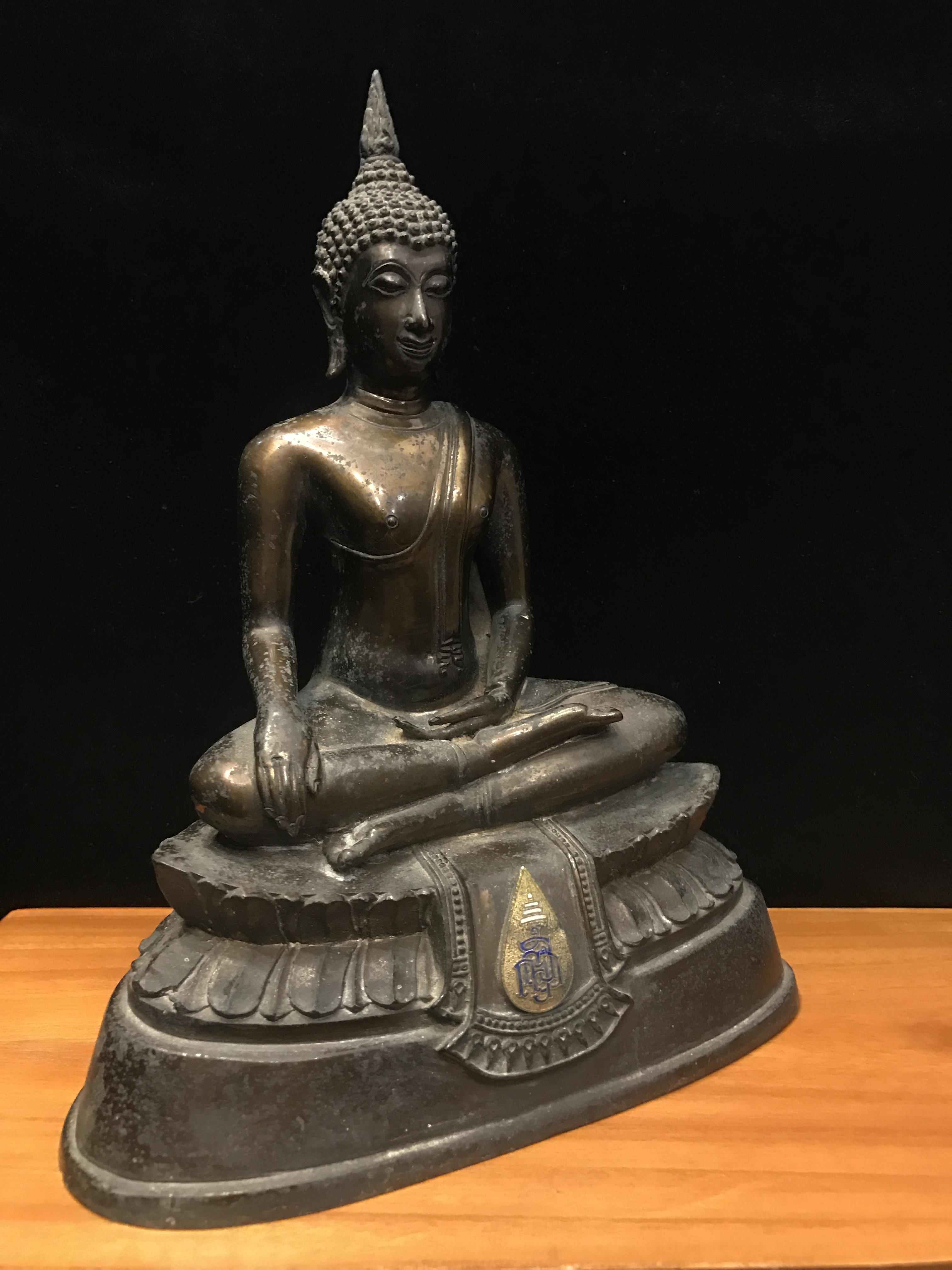 พระบูชา ตราสัญลักษณ์ ญสส. วัดบวรนิเวศราชวรวิหาร จัดสร้างโดยบริษัทเซ็นทรัล ขนาดหน้าตัก 5 นิ้ว