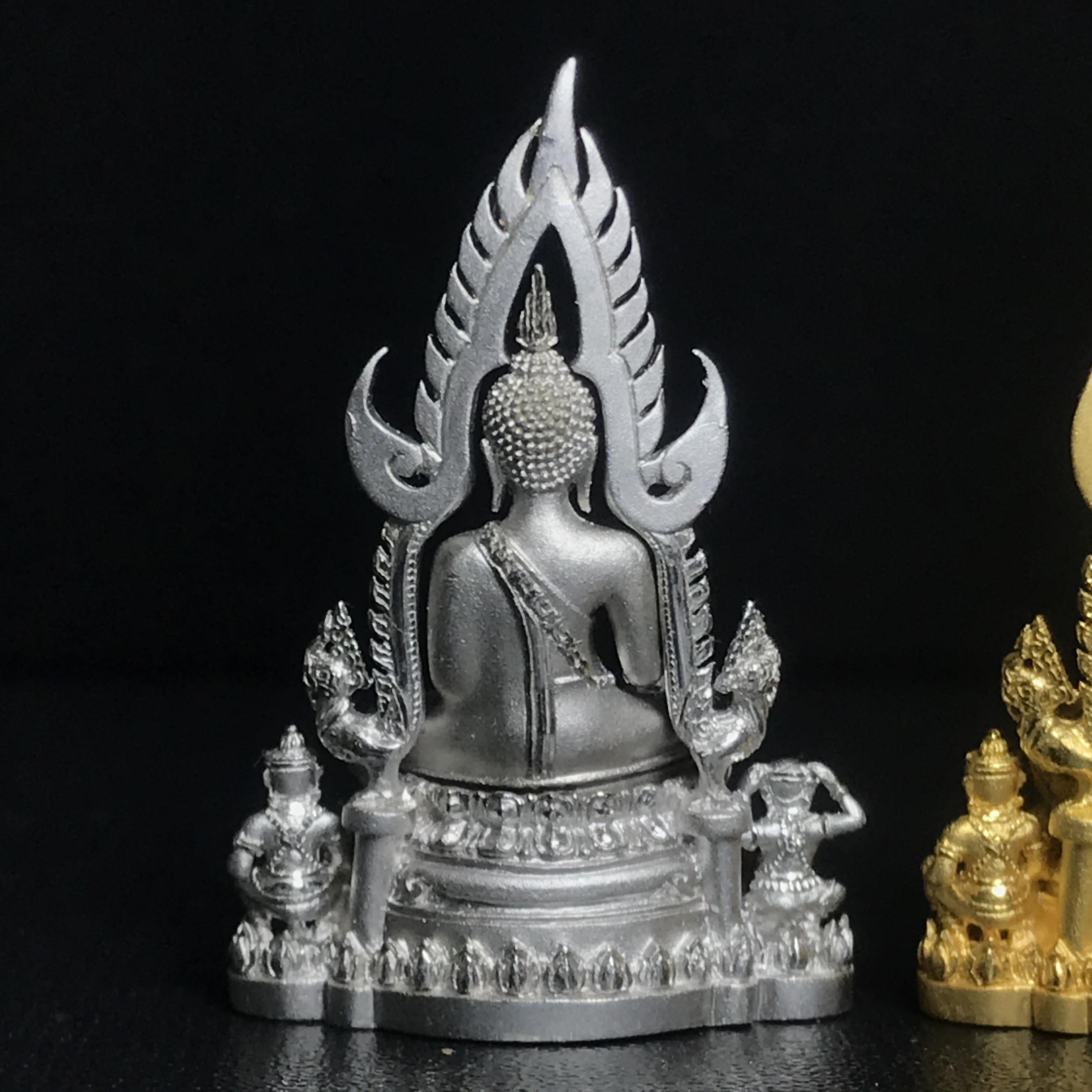 พระพุทธชินราช(จำลอง) ภปร. 84 พรรษา พิมพ์กลางขนาดหน้าตัก 1/2 นิ้ว(ครบชุด3องค์ เนื้อทองคำ+เนื้อเงินชุบทองคำขาว+เนื้อบรอนซ์รมดำซาติน)(พระราชทานมวลสาร จิตรลดาและเส้นพระเจ้า(เส้นผม)รัชกาลที่9)