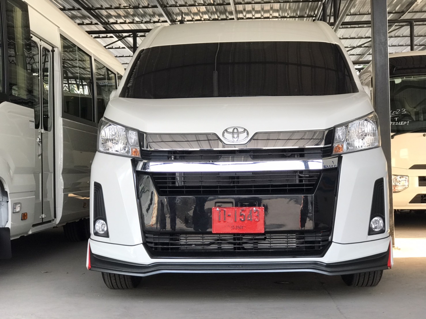 Toyota Commuter 2019 V.1 bodykits by Amoriz