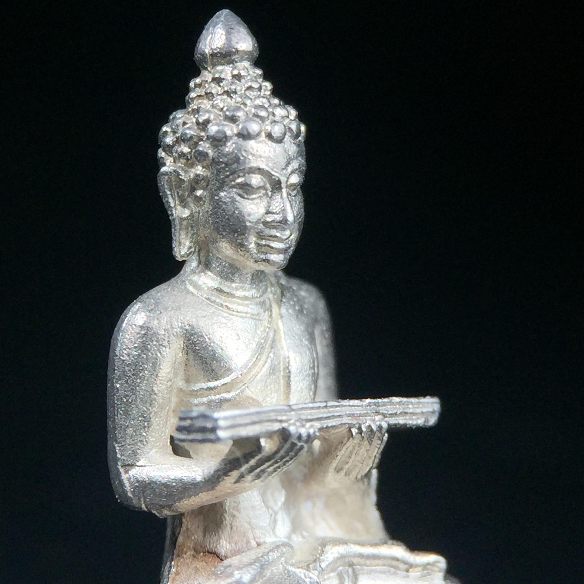 พระกริ่งปรมานุชิตชิโนรส วัดพระเชตุพนวิมลมังคลาราม(วัดโพธิ์) ปี2533 เนื้อเงิน ( ในหลวงรัชกาลที่9เสด็จเททอง)พิธีใหญ่ งดงามด้วยพุทธศิลป์เปี่ยมด้วยพุทธคุณ อีกหนึ่งรุ่นที่แนะนำสะสมบูชา