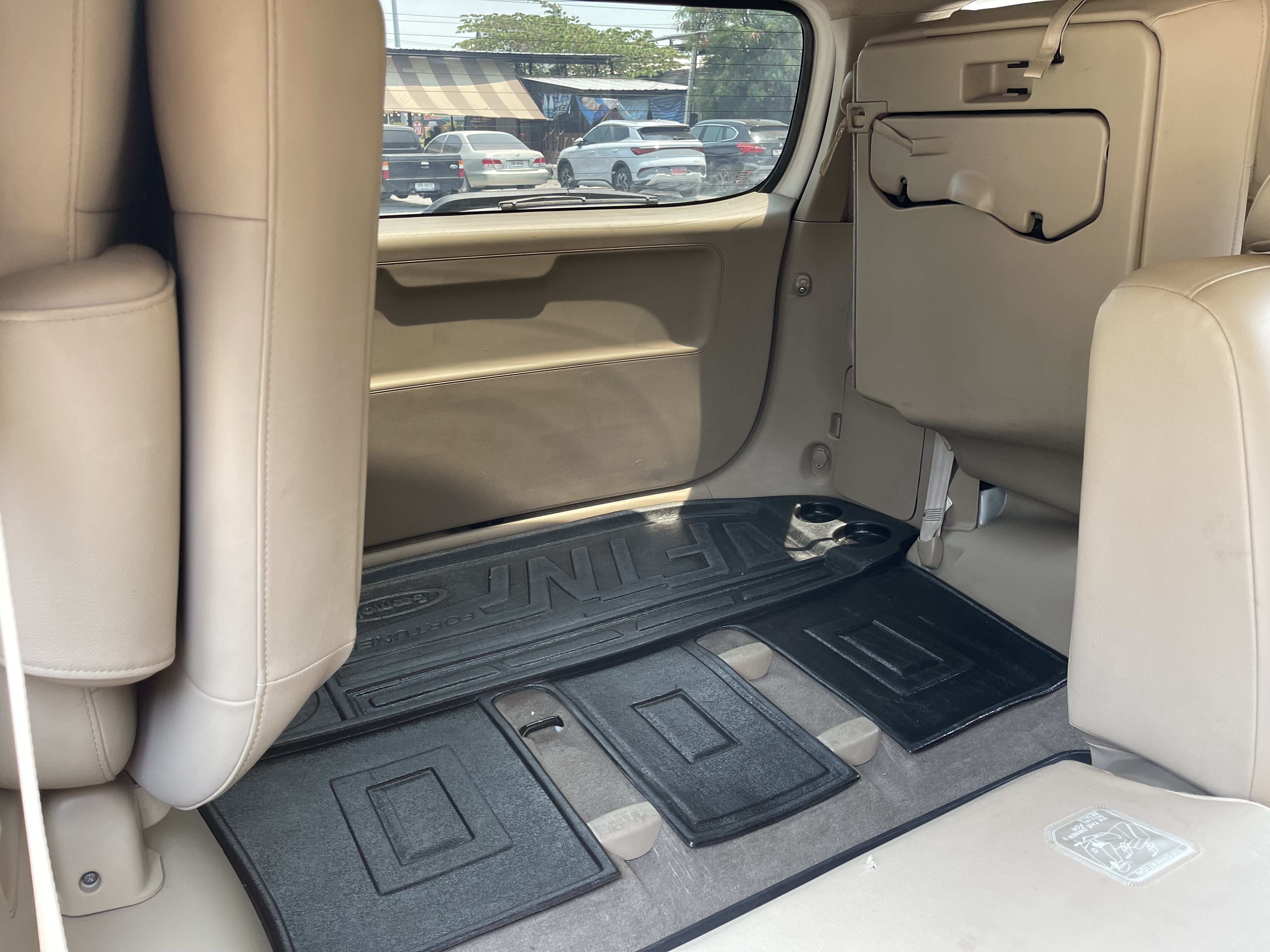 Toyota Fortuner 3.0 V 2WD At 2012 ขาวมุก