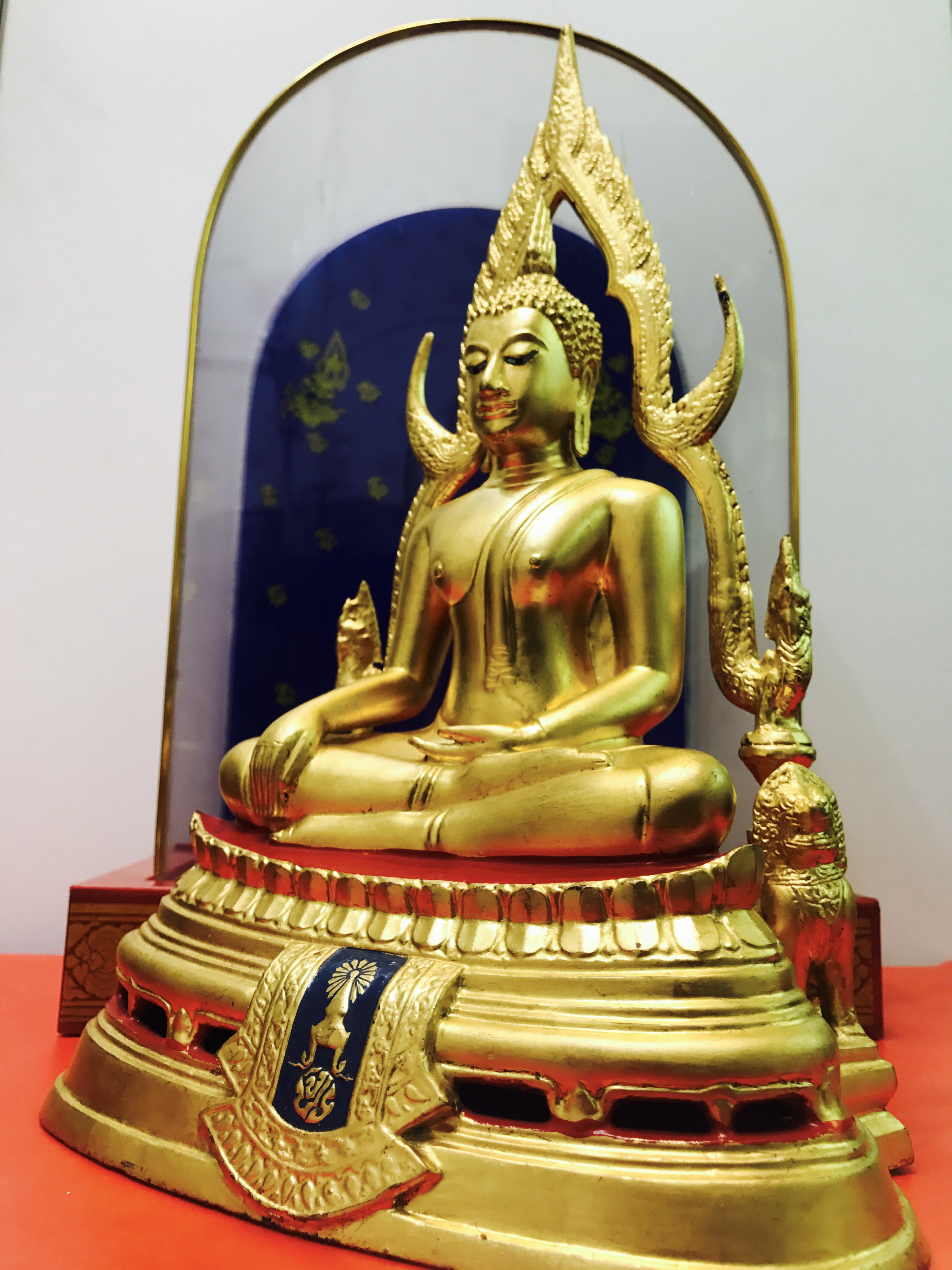 พระพุทธชินราช จปร วัดเบญจมบพิตร ปี 2519 หน้าตัก 5.9 นิ้ว หล่อดินไทย ปิดทองเดิมพร้อมครอบตู้เดิม(ในหลวงและราชินีเสด็จฯเททอง)