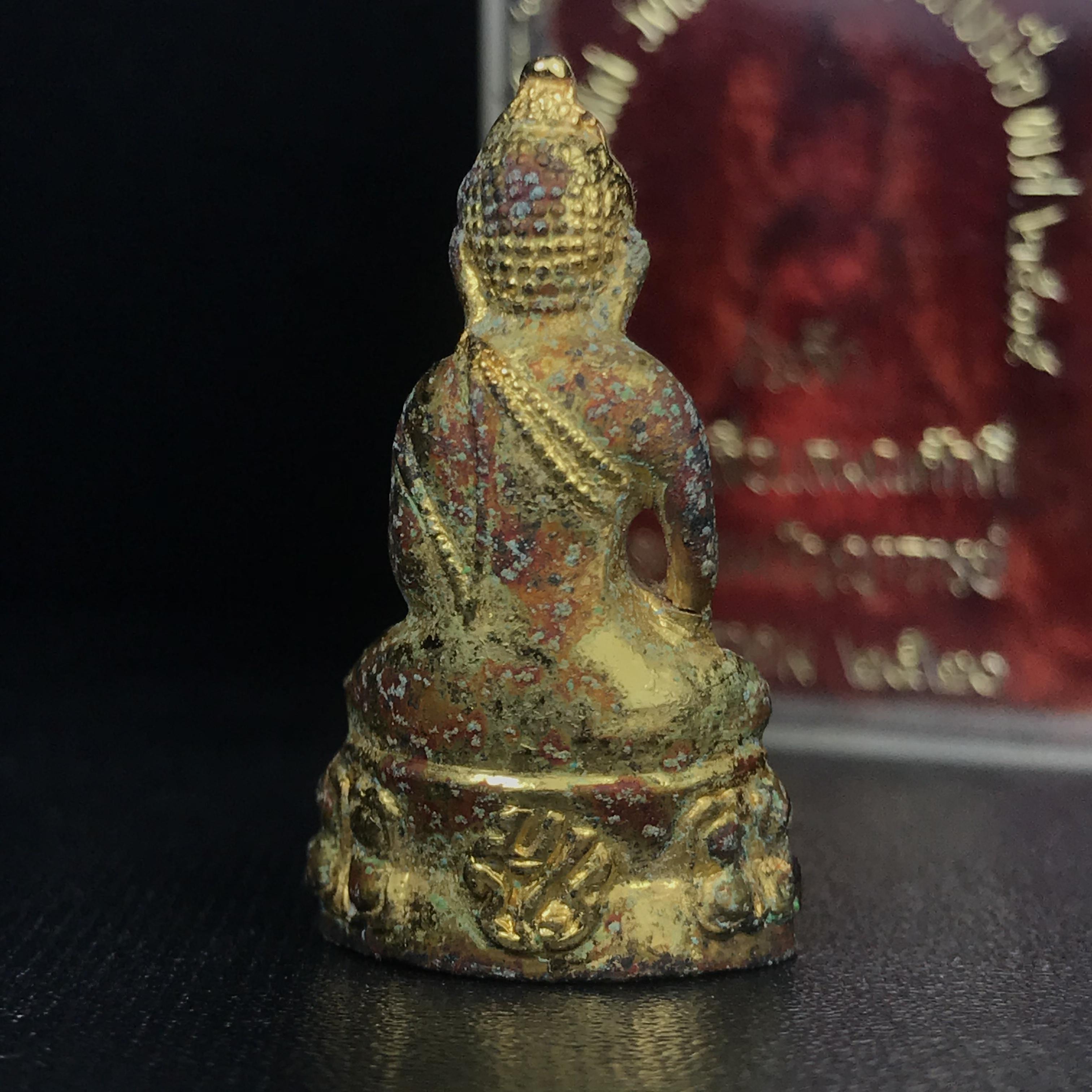 พระกริ่งโสฬส (มปร.) วัดราชประดิษฐ์ ปี 2515 เนื้อกะไหล่ทอง(กรรมการ)(กะไหล่ทองเดิมหายาก กล่องบรรจุเดิมครบ) เนื้อกะไหล่ทองเดิม สร้างน้อย หายาก หลวงปู่ทิม ปลุกเสก(ในหลวงรัชกาลที่9 เสด็จเททอง)พระดี พิธีใหญ่