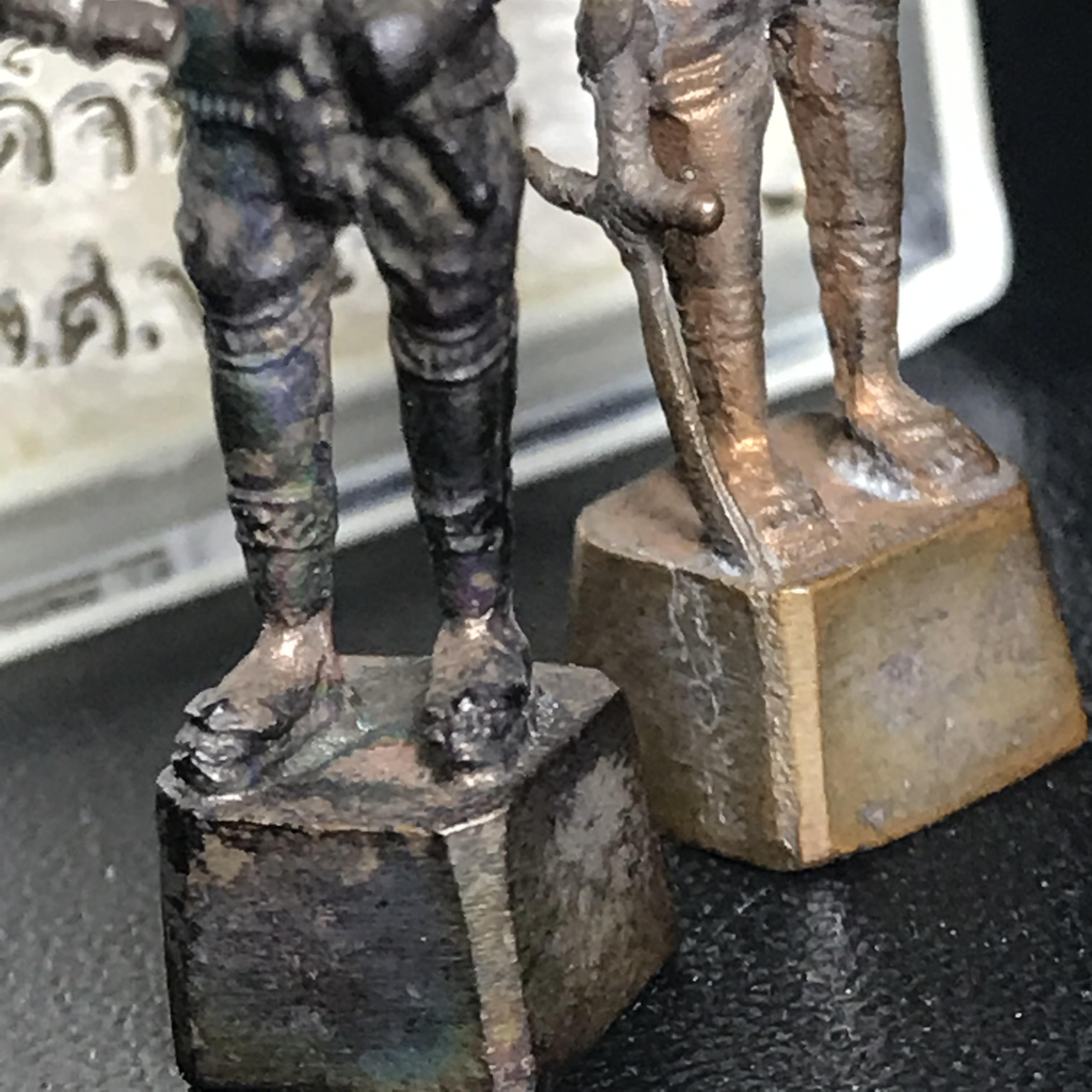 พระกริ่งสมเด็จพระนเรศวร-พระกริ่งสมเด็จพระเอกาทศรถ กองทัพภาคที่3จัดสร้าง ปี2517 เนื้อนวโลหะกล่องเดิม(หายาก)(1ใน2000ชุด)(ในหลวง ร.9 เสด็จในพิธี)