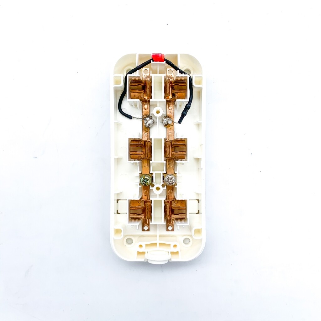 ปลั๊กไฟลอย 3 ช่อง 2 ขา สีขาว GONGNIU ไม่มีสาย GN-103 ปลั๊กลอย เต้ารับลอย 3 ที่ ปลั๊กพ่วง ปลั๊ก เต้ารับ ปลั๊กไฟ