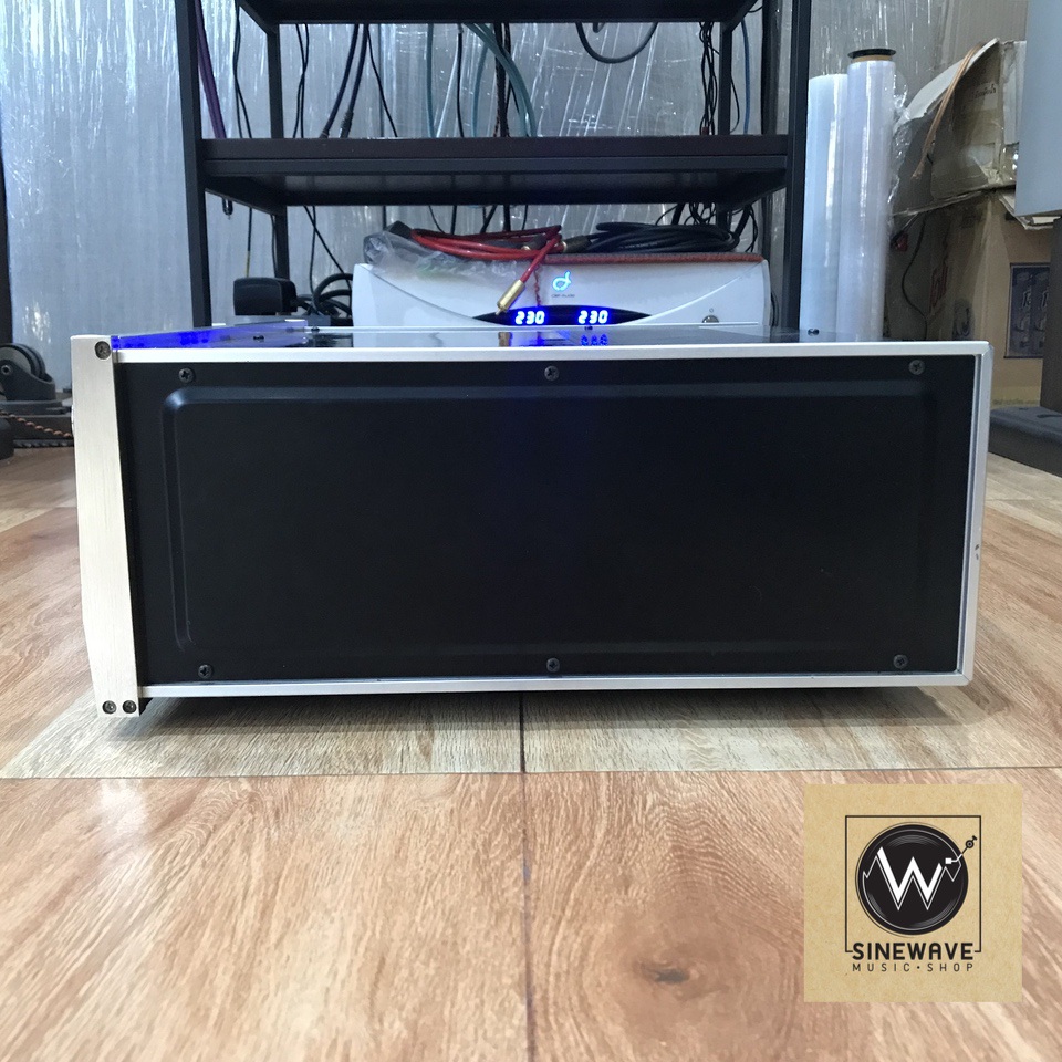 ฝากขาย Pre Amp ยี่ห้อ Accuphase รุ่น C-200 (Made in Japan)