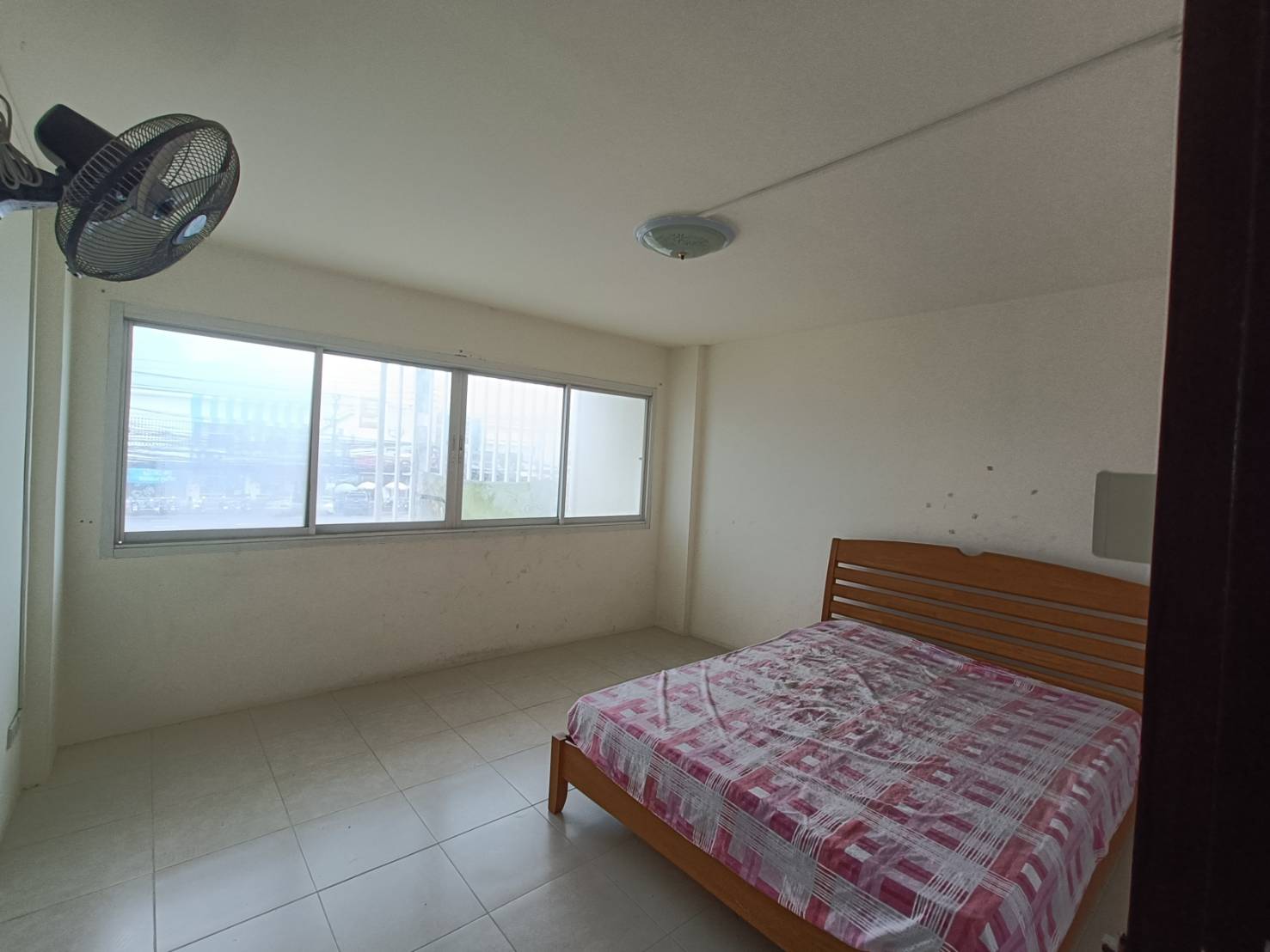 For Sales : Thalang, 4-Storey Commercial Building, 6 bedroom 6 bathroom