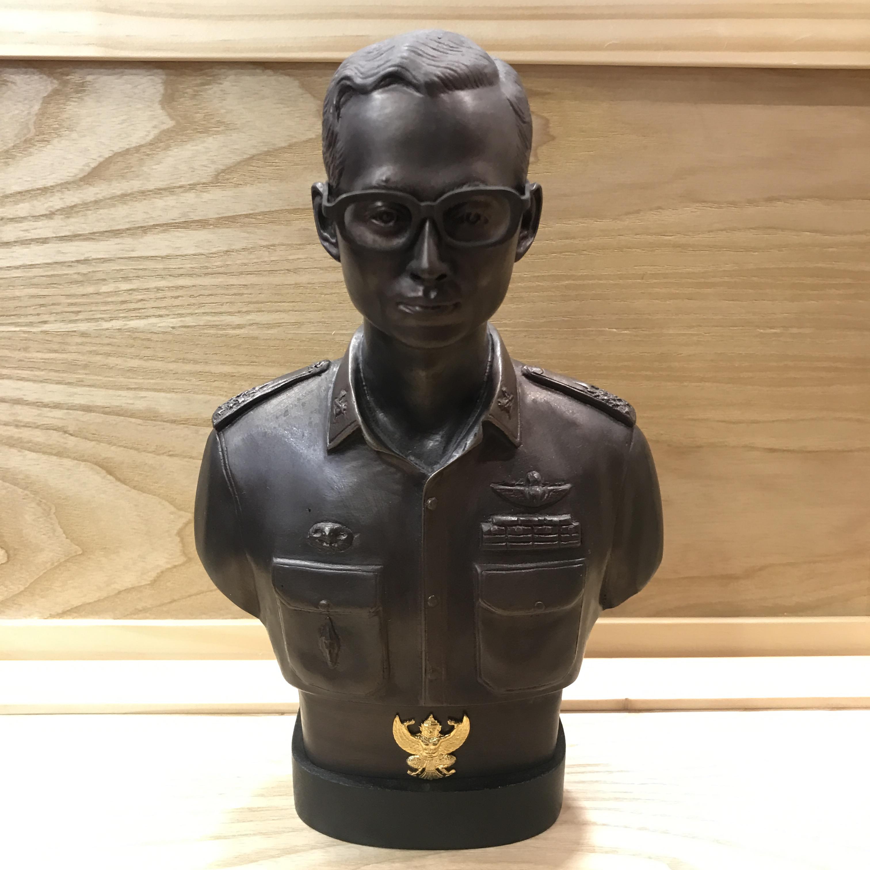 พระบรมรูปหล่อในหลวง ร.9 กรมราชองครักษ์ รุ่น 2 ปี 2539(นิยม)