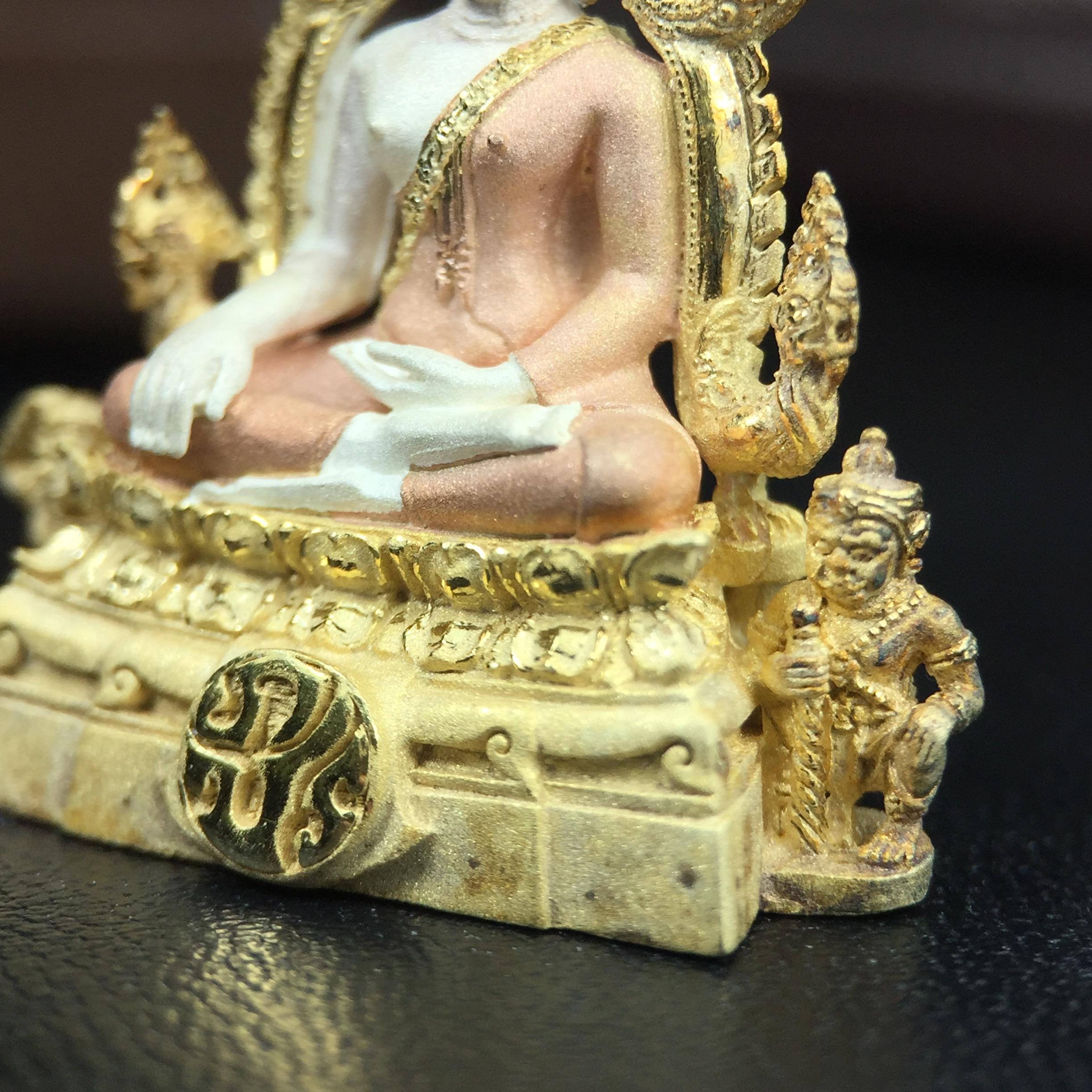 พระพุทธชินราช ภปร. โครงการ "เพราะแผ่นดินนี้ คือ แผ่นดินเกิด" ปี2548(รุ่นแรก) ลอยองค์ หน้าตัก 1/2 นิ้ว เนื้อเงินสามกษัตริย์(ผิวเดิมติดรุ้งๆสวยดีมีเสน่ห์) พุทธศิลป์งดงามทรงคุณค่า รุ่นยอดนิยม