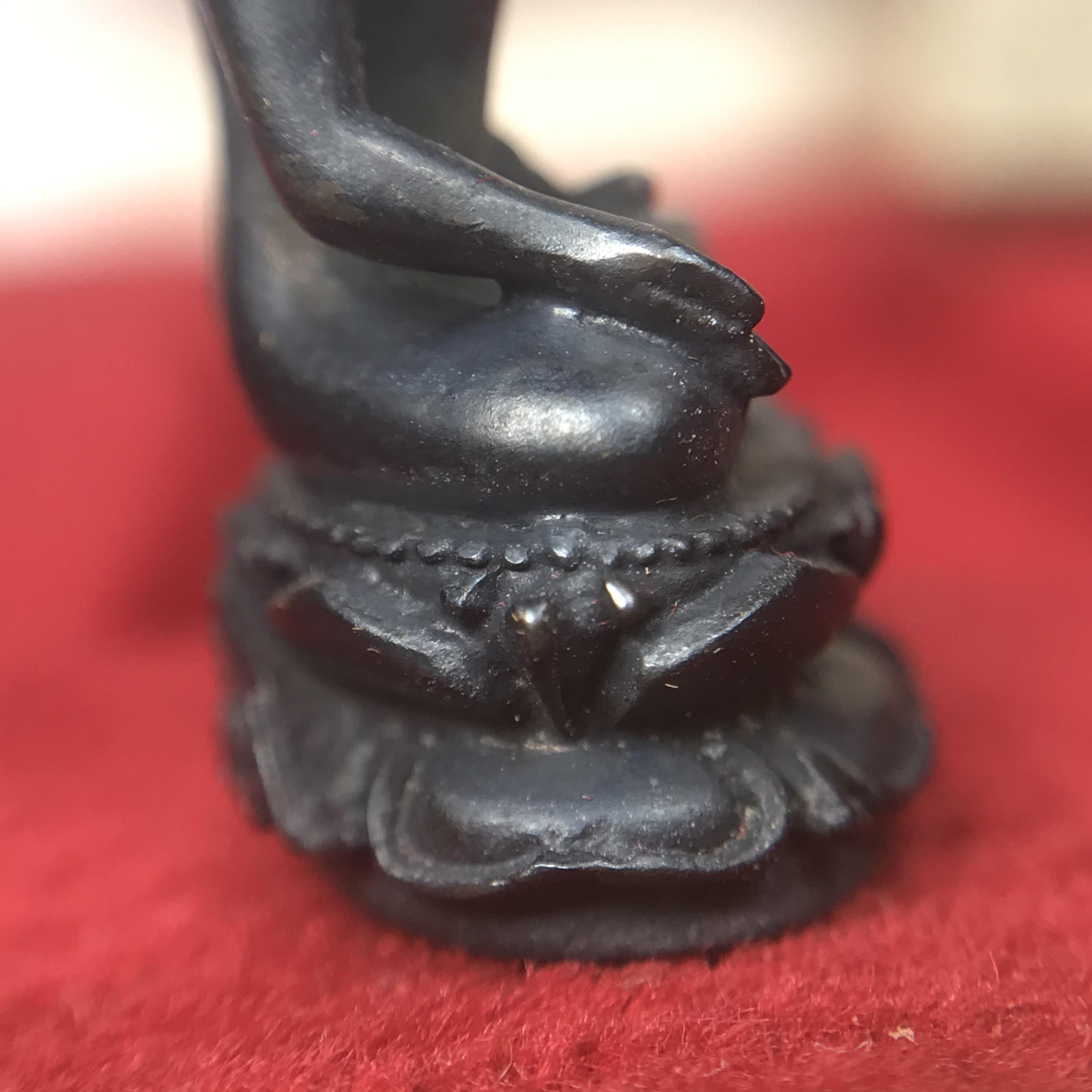 ชุดพระกริ่งไพรีพินาศ(รุ่นแรก สมเด็จพระญาณสังวร) เนื่องในพระบรมราชวโรกาสพระบาทสมเด็จพระเจ้าอยู่หัวรัชกาลที่9 เสด็จพระราชดำเนิน ในงานตัดลูกนิมิตสีมาอุโบสถ วัดเพชรวราราม จ.เพชรบูรณ์ ปี ๒๕๒๐ รุ่นเขาค้อ (ชุดกรรมการ ได้รับพระราชทาน พบเจอและหายากมากในปัจจุบัน)