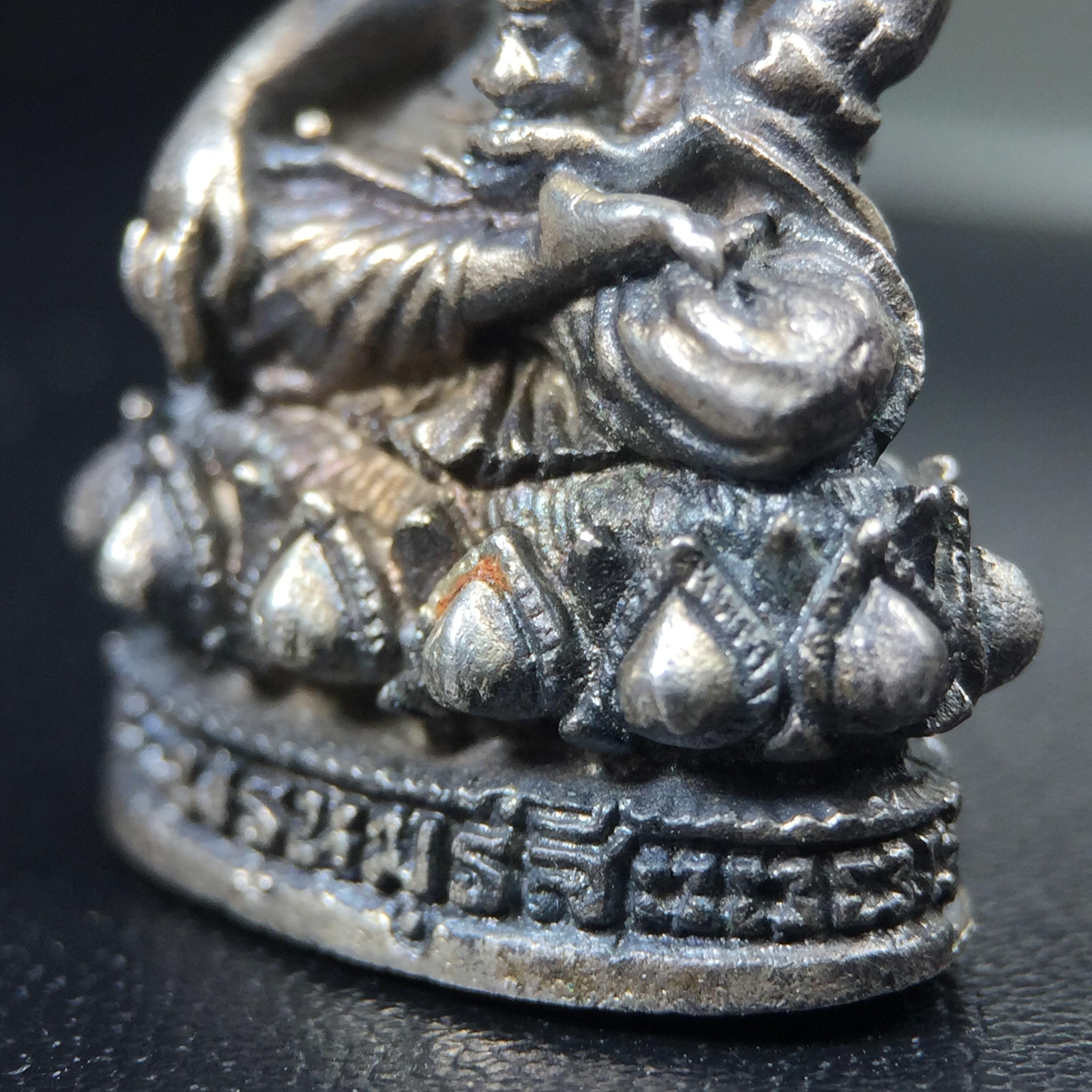 พระกริ่งพรหมรังสี อนุสรณ์ 190 ปี สมเด็จพระพุฒาจารย์ โต วัดอินทรวิหาร ปี2521 เนื้อเงิน(ผิวเดิมเข้มขลัง)พิธีมหาพุทธาภิเษกครั้งยิ่งใหญ่ พิธีสรรพสิทธิชัยไพรีพินาศมหามังคลาภิเษก หมายถึงฤกษ์การปลุกเสกที่เน้นด้านโชคลาภ มีชัยชนะต่อศัตรูการค้า การงาน(รุ่นนี้แนะนำ)