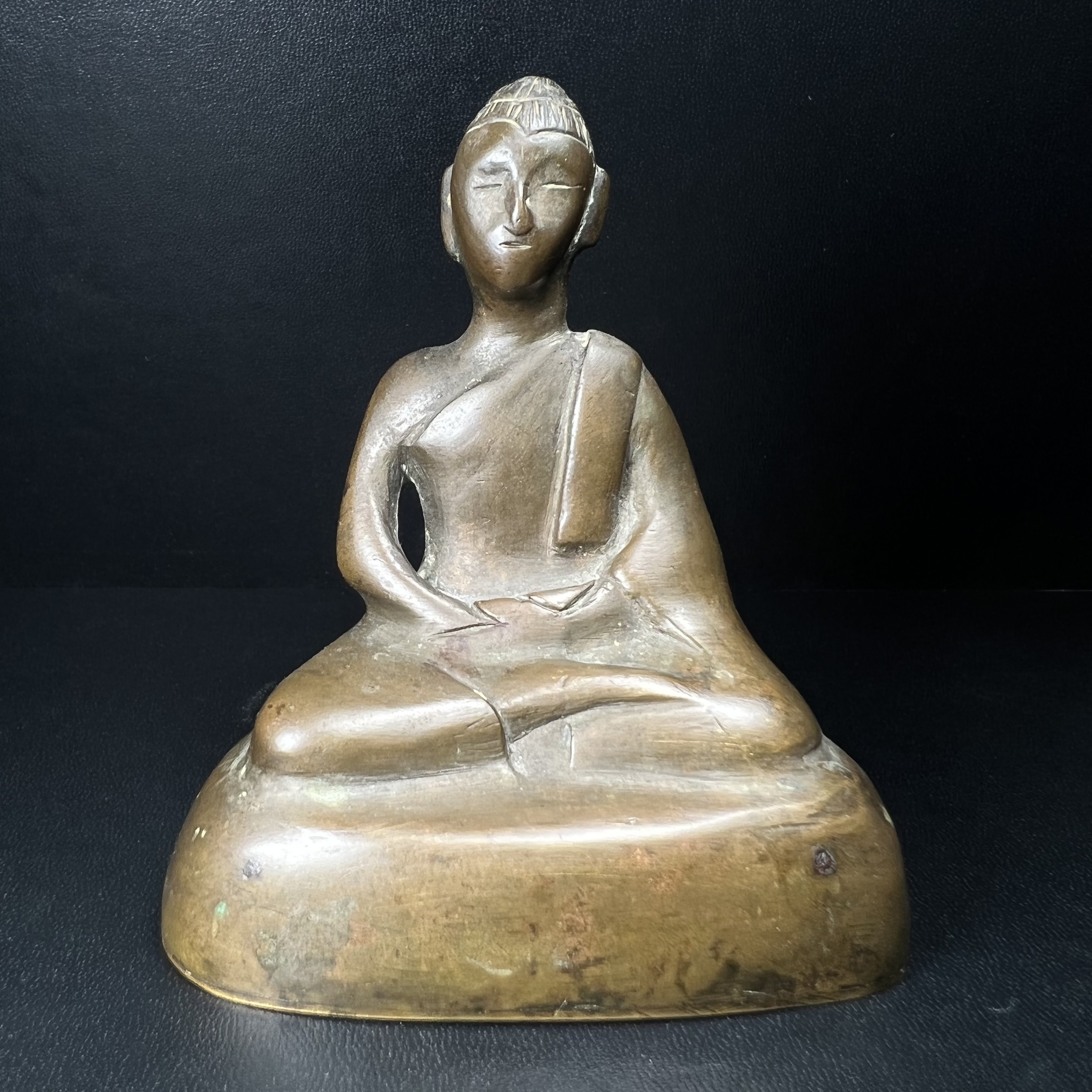 พระพุทธรูปฝีพระหัตถ์สมเด็จย่า ขนาดบูชาหน้าตัก 2 นิ้ว จัดสร้างขึ้นเนื่องในวาระครบ 6 รอบ เมื่อวันที่21 ตุลาคม พ.ศ.2515 (ในหลวงรัชกาลที่ 9 เสด็จพระราชดำเนินทรงเททอง)พิธีปลุกเสกยิ่งใหญ่ เกจิ 108 รูป ร่วมปลุกเสก หายากพบเจอน้อยมาก