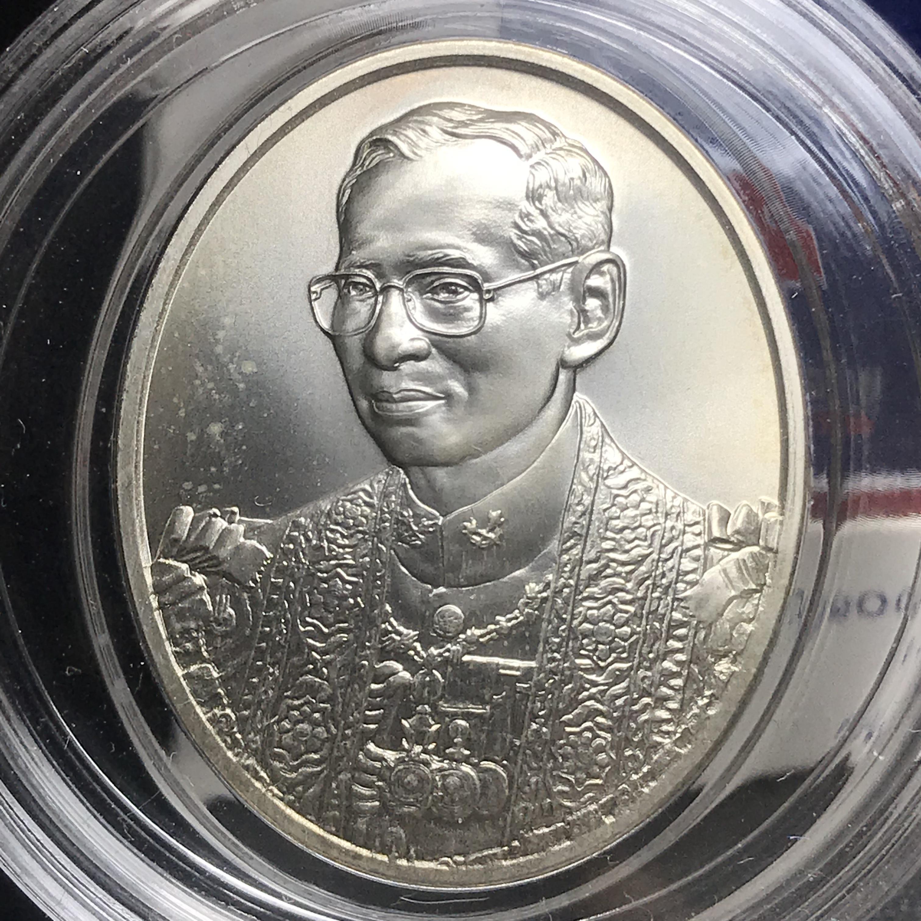 เหรียญพระบรมรูปพระบาทสมเด็จพระเจ้าอยู่หัว ที่ระลึก 100 ปี โรงพยาบาลจุฬาลงกรณ์ สภากาชาดไทย เนื้อเงิน(บล็อกกรมธนารักษ์)