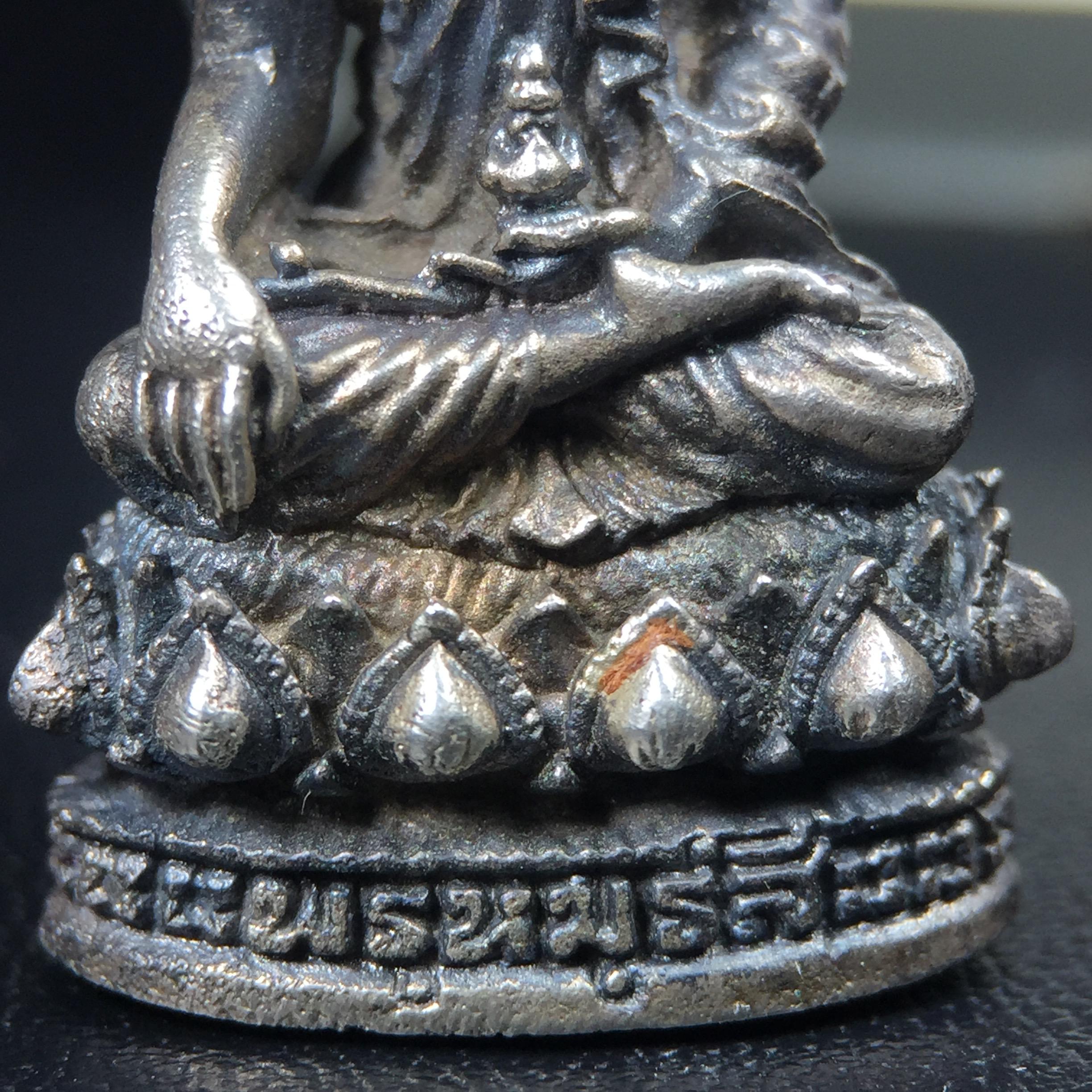 พระกริ่งพรหมรังสี อนุสรณ์ 190 ปี สมเด็จพระพุฒาจารย์ โต วัดอินทรวิหาร ปี2521 เนื้อเงิน(ผิวเดิมเข้มขลัง)พิธีมหาพุทธาภิเษกครั้งยิ่งใหญ่ พิธีสรรพสิทธิชัยไพรีพินาศมหามังคลาภิเษก หมายถึงฤกษ์การปลุกเสกที่เน้นด้านโชคลาภ มีชัยชนะต่อศัตรูการค้า การงาน(รุ่นนี้แนะนำ)