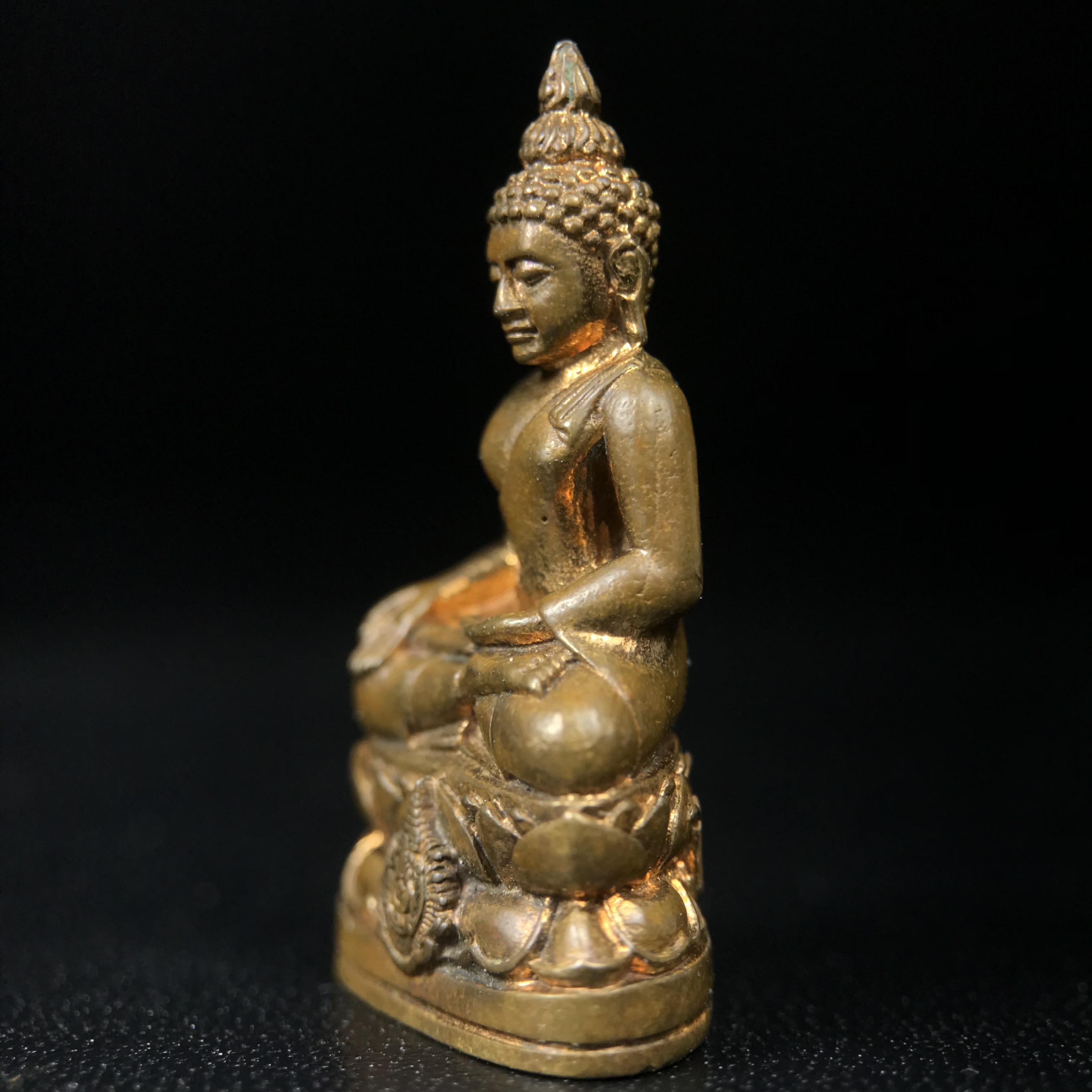 พระกริ่งไพรีพินาศ บรรจุเหล็กไหล ครั้งแรกและครั้งเดียวในประวัติศาสตร์ เฉลิมพระเกียรติ พระบาทสมเด็จพระเจ้าอยู่หัวรัชกาลที่9 พระชนมพรรษา 6 รอบ ปี2542 เนื้อสัมฤทธิ์(บรรจุเหล็กไหล)ดีนอก-ดีใน พิธีใหญ่ มวลสารเด่น (หายาก)