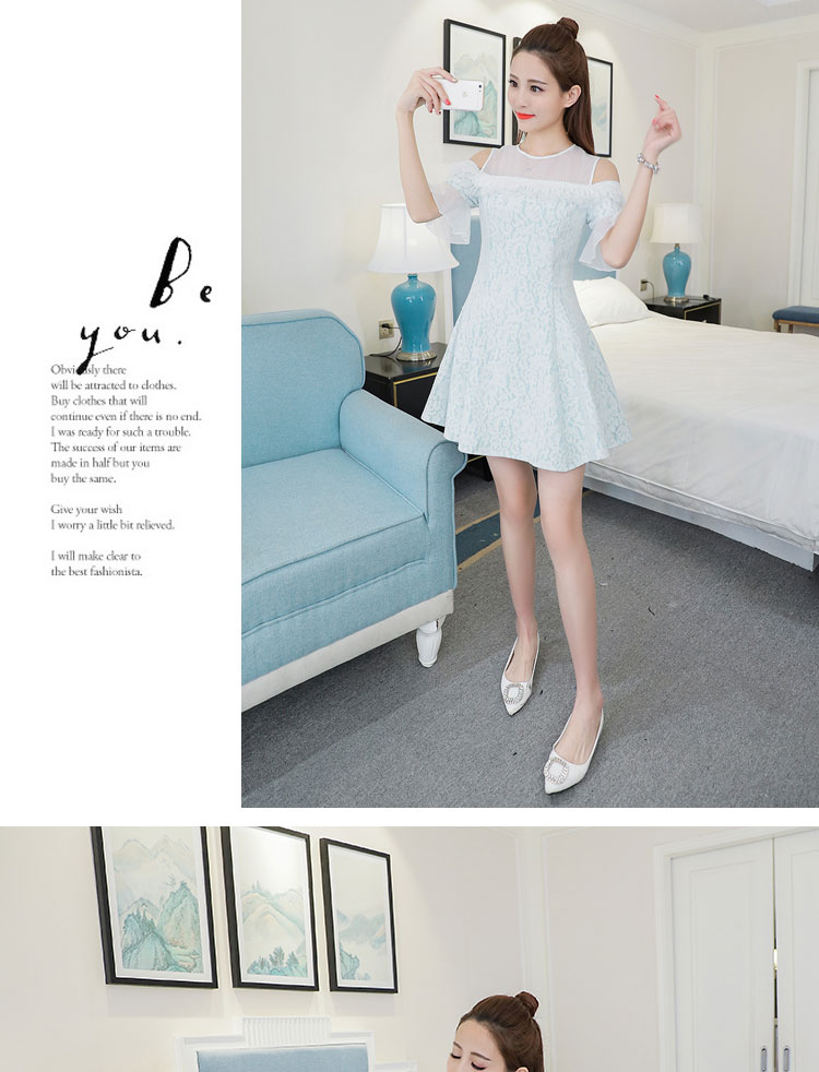 ชุดเดรสสั้นเปิดไหล่ผ้าลูกไม้สีเขียวอมฟ้าอ่อนสวยหวาน