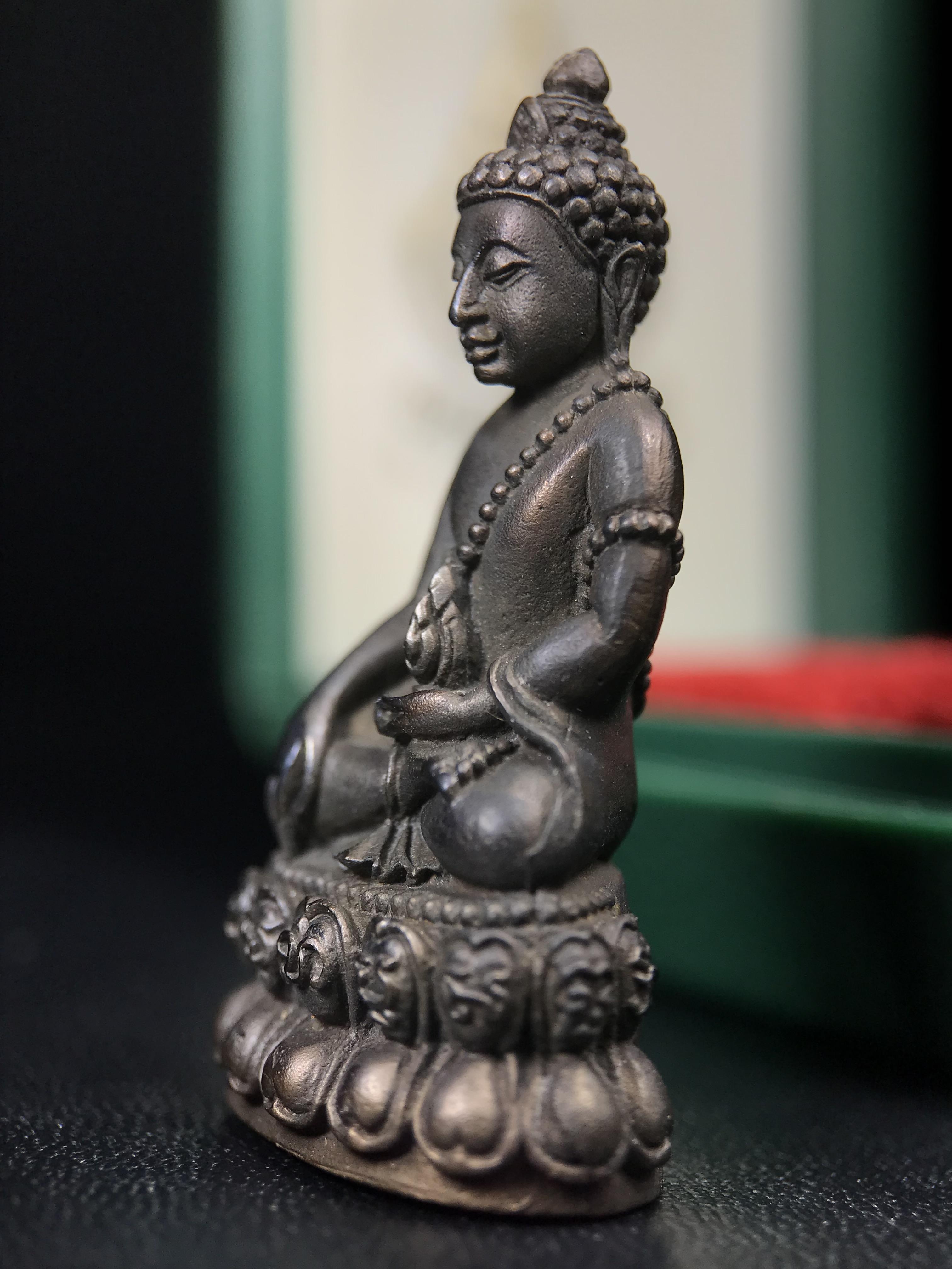 พระกริ่งวาสนา สมเด็จพระสังฆราช(วาสน์)วัดราชบพิธฯ ปี 2531 เนื้อนวโลหะ สร้างเป็นที่ระลึกในคราวที่สมเด็จพระอริยวงศาคตญาณ สมเด็จพระสังฆราช(วาสน์ วาสโน)มีพระชนมายุครบ90พรรษา(ในหลวง ร.9 เสด็จในพิธี)งานแกะแม่พิมพ์โดย นายช่างเกษม มงคลเจริญ)(1ใน1991องค์)