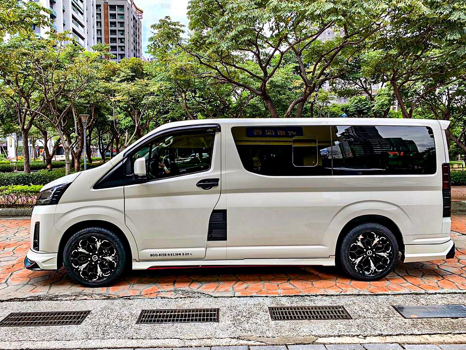 Toyota Hiace 2019 V.2 bodykits by Amoriz