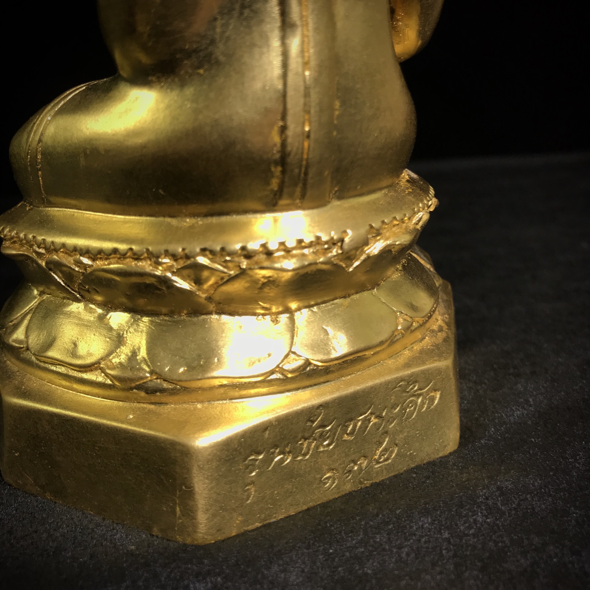 พระไพรีพินาศ วัดบวรนิเวศวิหาร รุ่นชัยชนะศึก ปี2546 ขนาดบูชา หน้าตัก 3 นิ้ว เนื้อโลหะผสมปิดทอง หมายเลข 172(สภาพสวยพร้อมกล่องบรรจุเดิมครบสมบูรณ์)(พระดี พิธีใหญ่ มวลสารเด่น รุ่นนิยม)