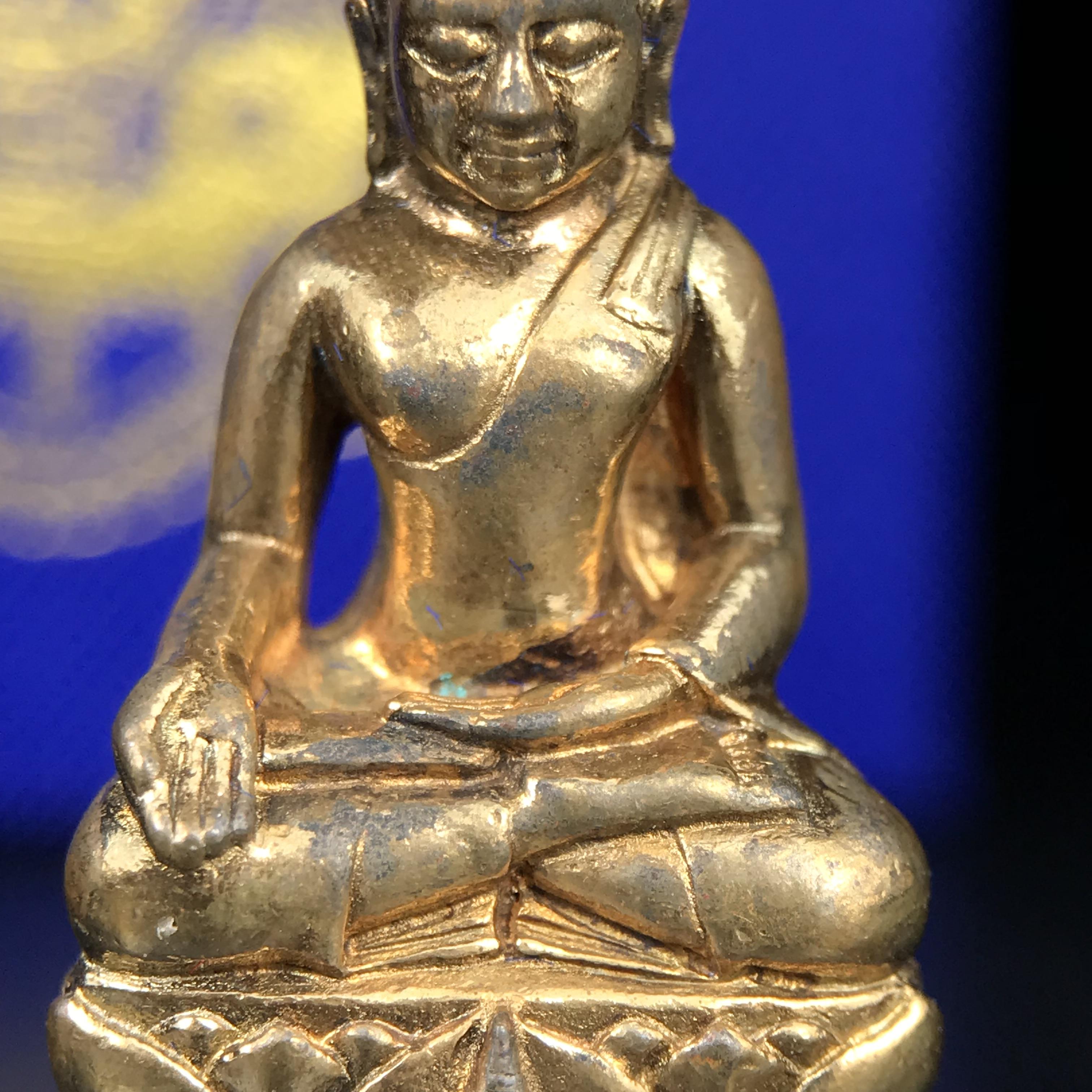 พระกริ่งไพรีพินาศ บรรจุเหล็กไหล ครั้งแรกและครั้งเดียวในประวัติศาสตร์ เฉลิมพระเกียรติ พระบาทสมเด็จพระเจ้าอยู่หัวรัชกาลที่9 พระชนมพรรษา 6 รอบ ปี2542 เนื้อสัมฤทธิ์(บรรจุเหล็กไหล)ดีนอก-ดีใน พิธีใหญ่ มวลสารเด่น (หายาก)