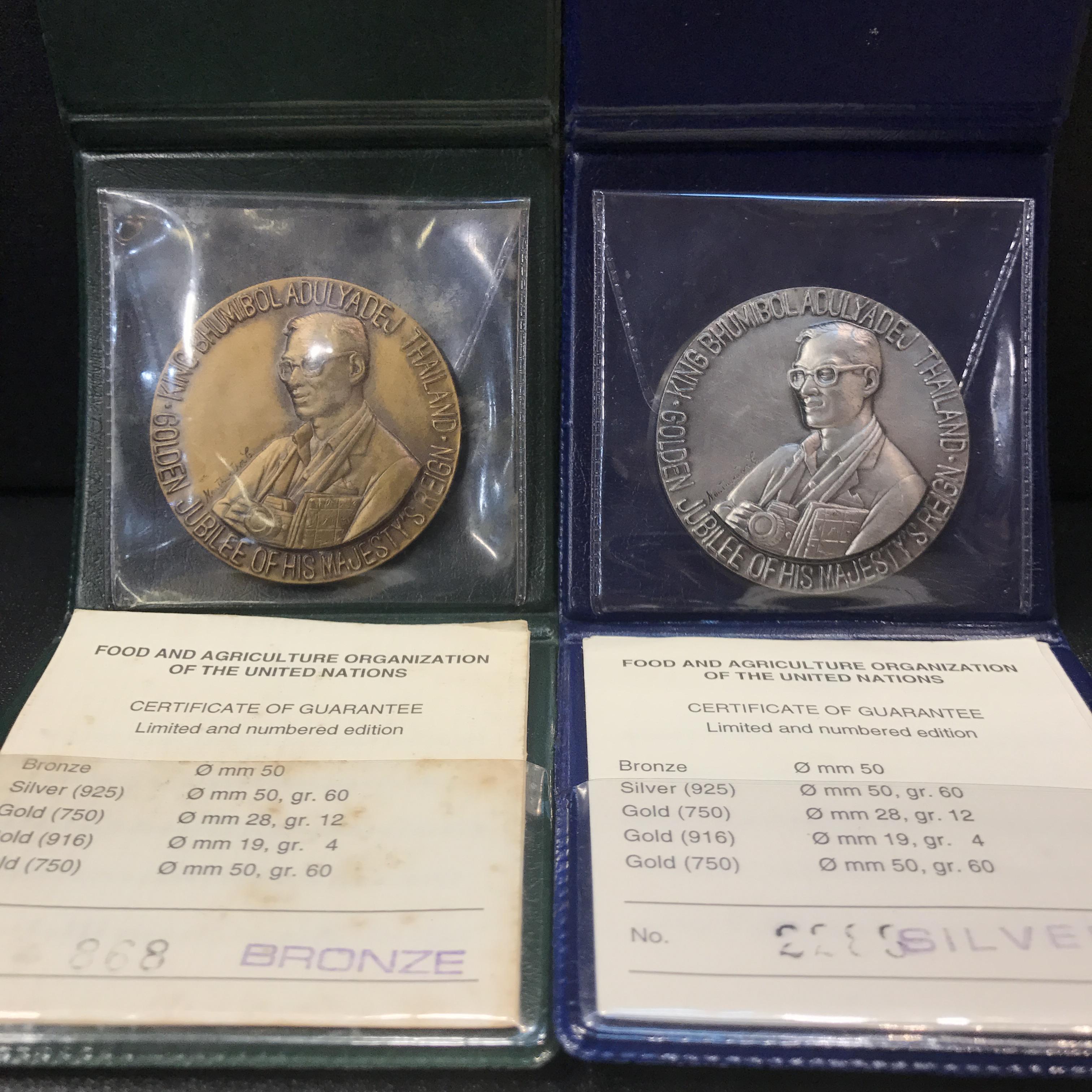 เหรียญอะกริคอลา FAO ปี 2539 เนื้อบรอนซ์+เนื้อเงิน ขนาด 5 ซม. (ซองหนังบรรจุเดิมใบรับรองครบ)
