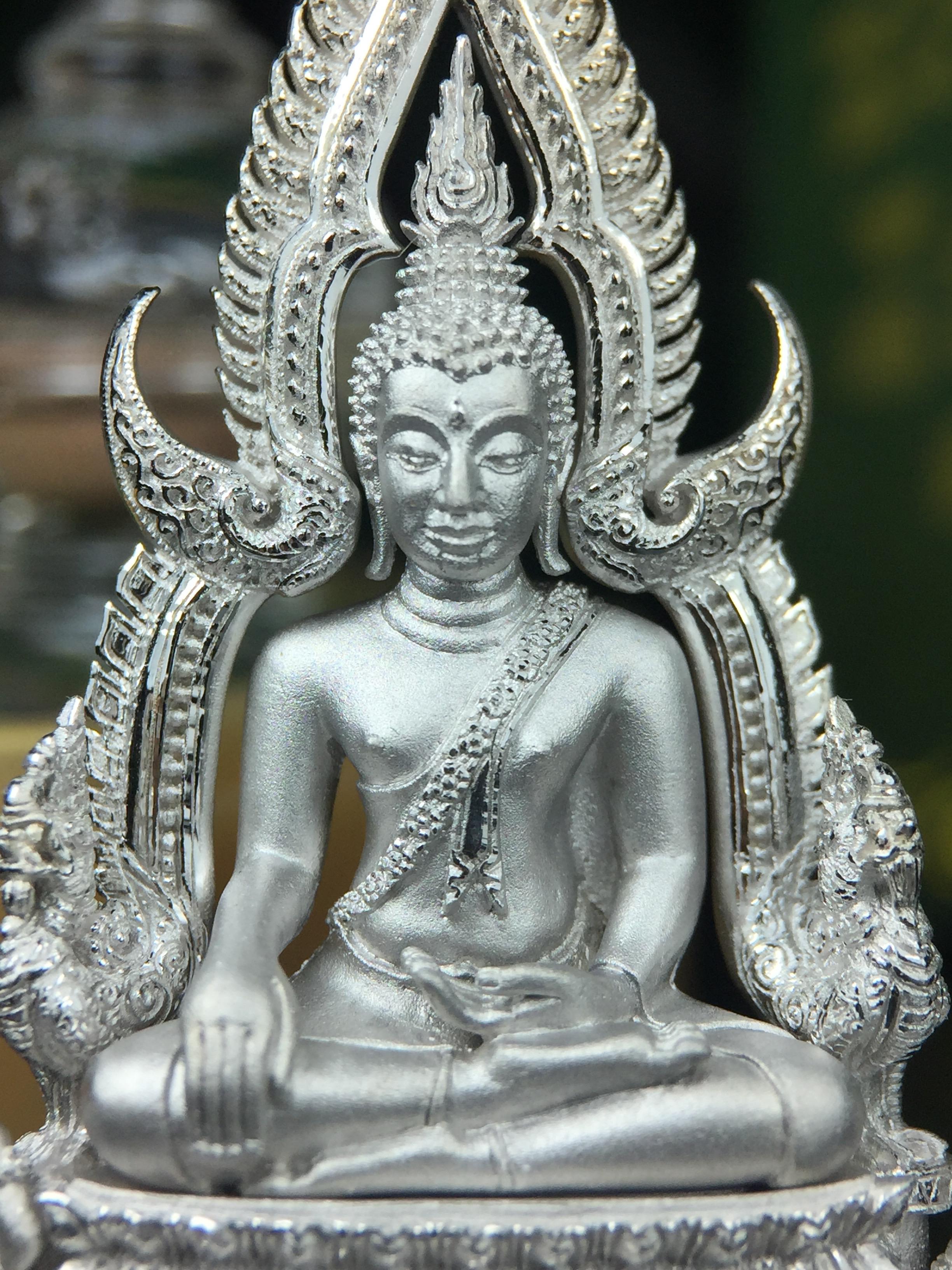 พระพุทธชินราช(จำลอง) ภปร. 84 พรรษา เนื้อเงินชุบทองคำขาว พิมพ์ใหญ่ขนาดหน้าตัก 3/4 นิ้ว(พระราชทานมวลสาร จิตรลดาและเส้นพระเจ้า(เส้นผม))รัชกาลที่9)พุทธศิลป์ทรงคุณค่าอีกหนึ่งรุ่นยอดนิยม(1ใน 3000 องค์)