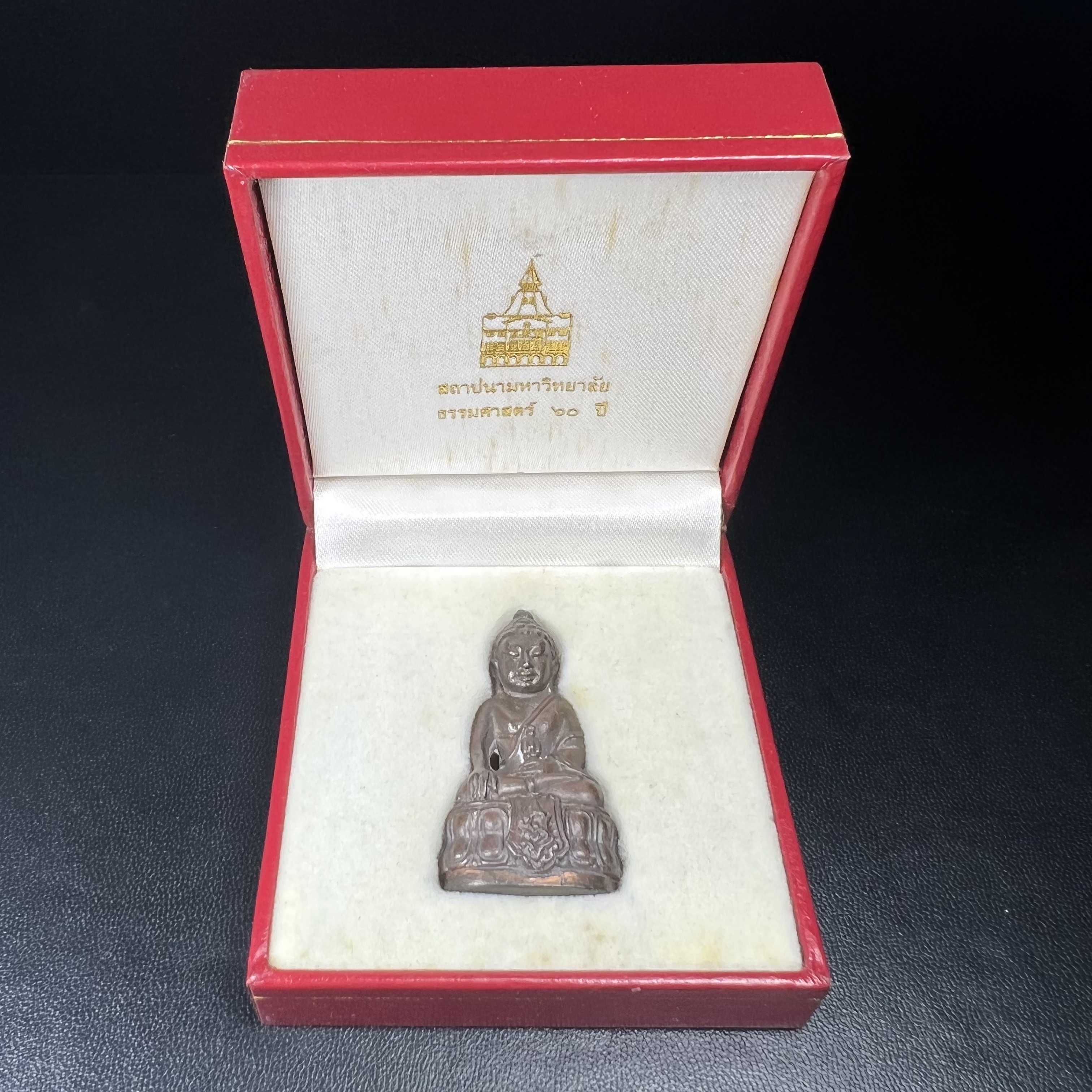 พระกริ่ง ภปร. 60 ปี ธรรมศาสตร์ สร้างเป็นที่ระลึกการสถาปนาครบรอบ 60 ปี มหาวิทยาลัยธรรมศาสตร์ ปี 2537(ในหลวงรัชกาลที่9 เสด็จเป็นประธานในพิธี)(พิธีใหญ่ เกจิที่มีชื่อเสียงมาร่วมปลุกเสกจำนวนมาก ชนวนมาลสารเก่าเข้มขลัง )**ของดีธรรมศาสตร์ที่ศิษย์เก่าไม่ควรพลาด**