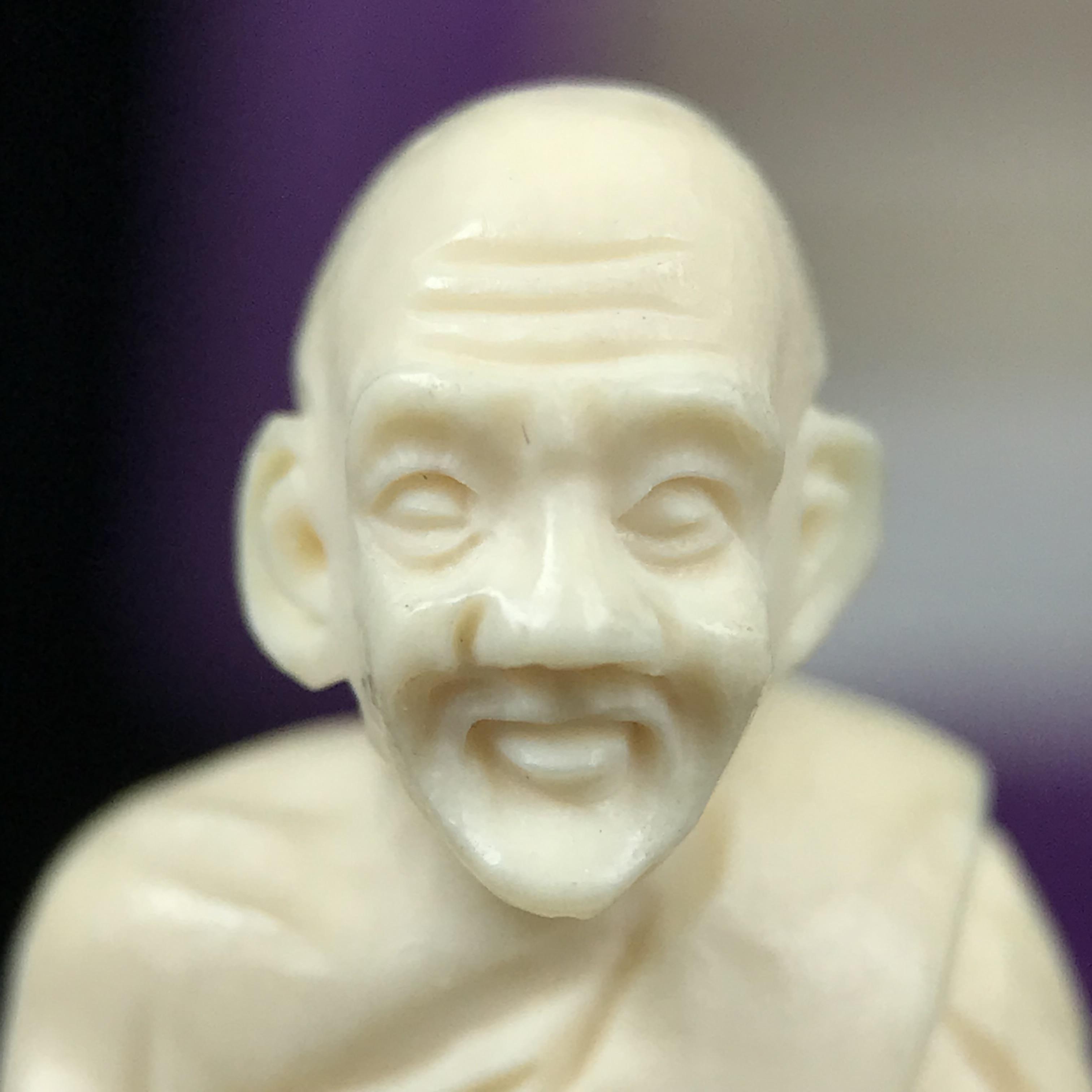 สมเด็จหลวงพ่อทวด รุ่นคชสารหมื่นปี (ศิลปาชีพ) วัดช้างให้ ปี 2541โดยมีท่าน อ.นอง วัดทรายขาว เป็นเจ้าพิธี และมีเกจิร่วมปลุกเสก 108 รูป บรรจุผงว่านเก่าและดินกากยายักษ์(พิมพ์ลอยองค์ฐานทองคำโค๊ตทองคำ)พร้อมกล่องบรรจุครบ นิยมหายาก**ผิวสวยงานแกะพุทธศิลป์สวยงดงาม**