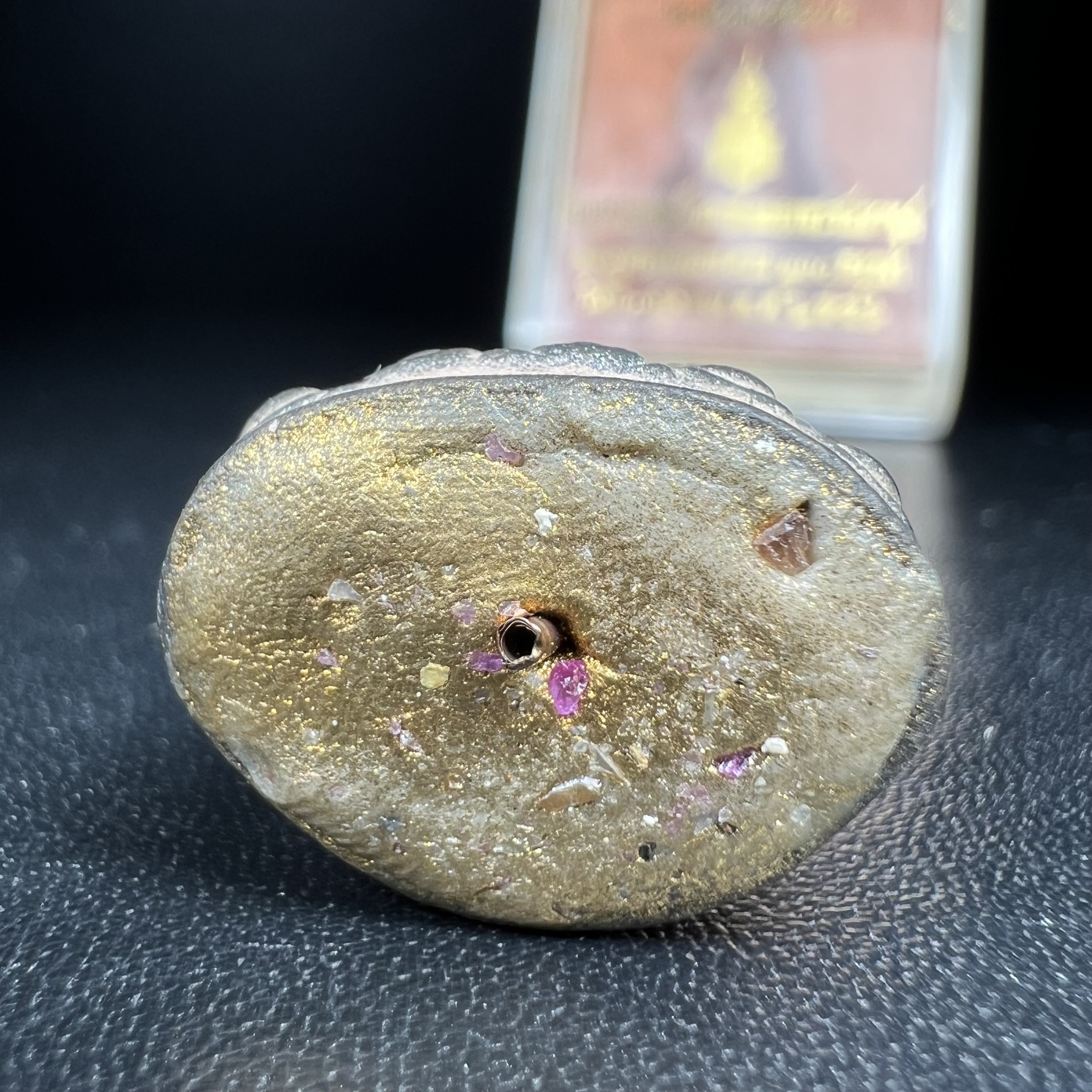 พระกริ่งชินบัญชรฉลองพระชันษา 100 ปี สมเด็จพระญาณสังวร วัดบวรนิเวศวิหาร ปี 2556 เนื้อนวโลหะผสมทองคำก้นอุดผงพรายกุมาร หลวงปู่ทิม พิธีใหญ่ มวลสารเด่น นิยม(1 ใน 599 องค์)หายาก