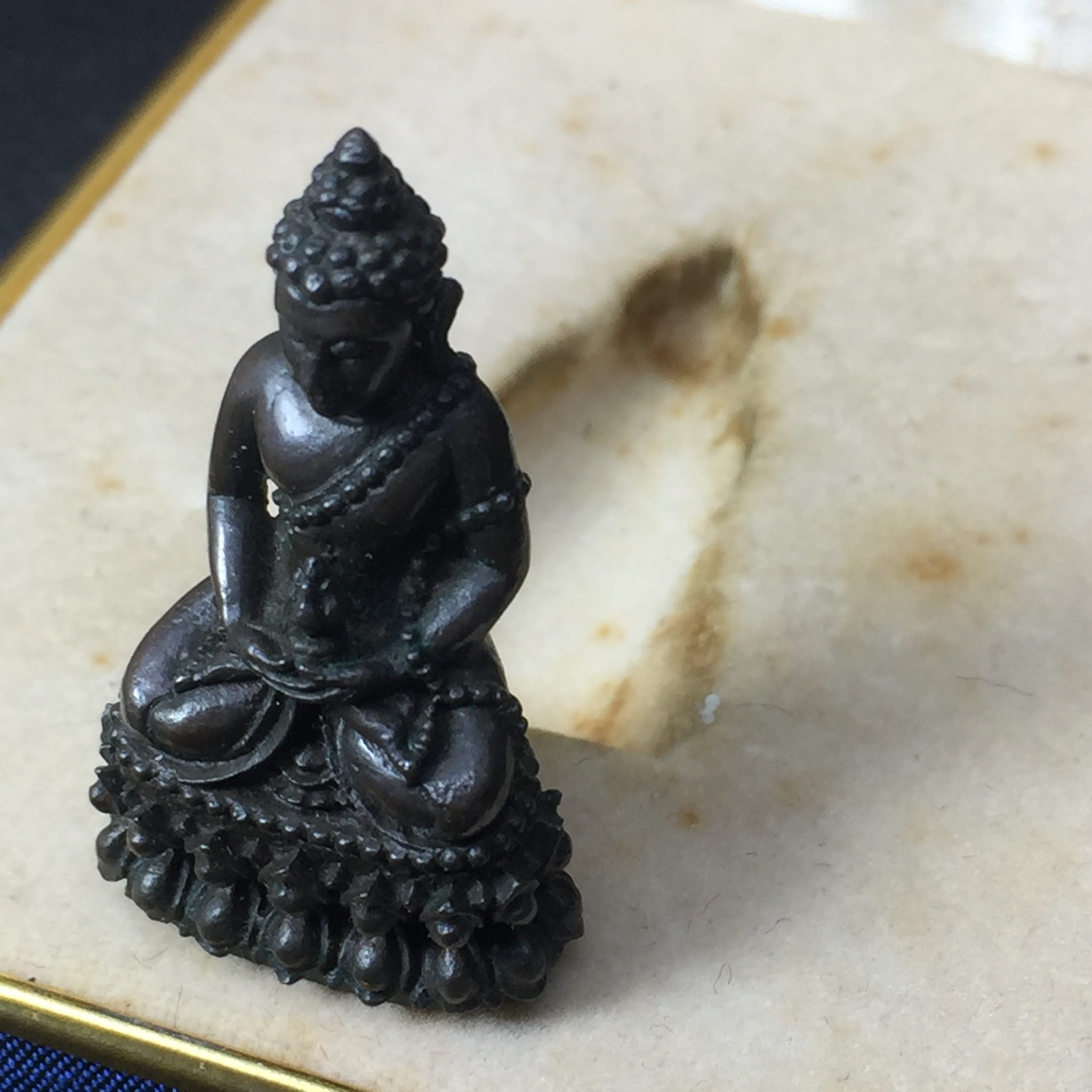 พระกริ่งสุวัฑฒโน รุ่นแรก ของสมเด็จพระญาณสังวร สมเด็จพระสังฆราช วัดบวรนิเศวิหาร เนื้อนวโลหะ พ.ศ. 2521(หายาก1ใน1000องค์)