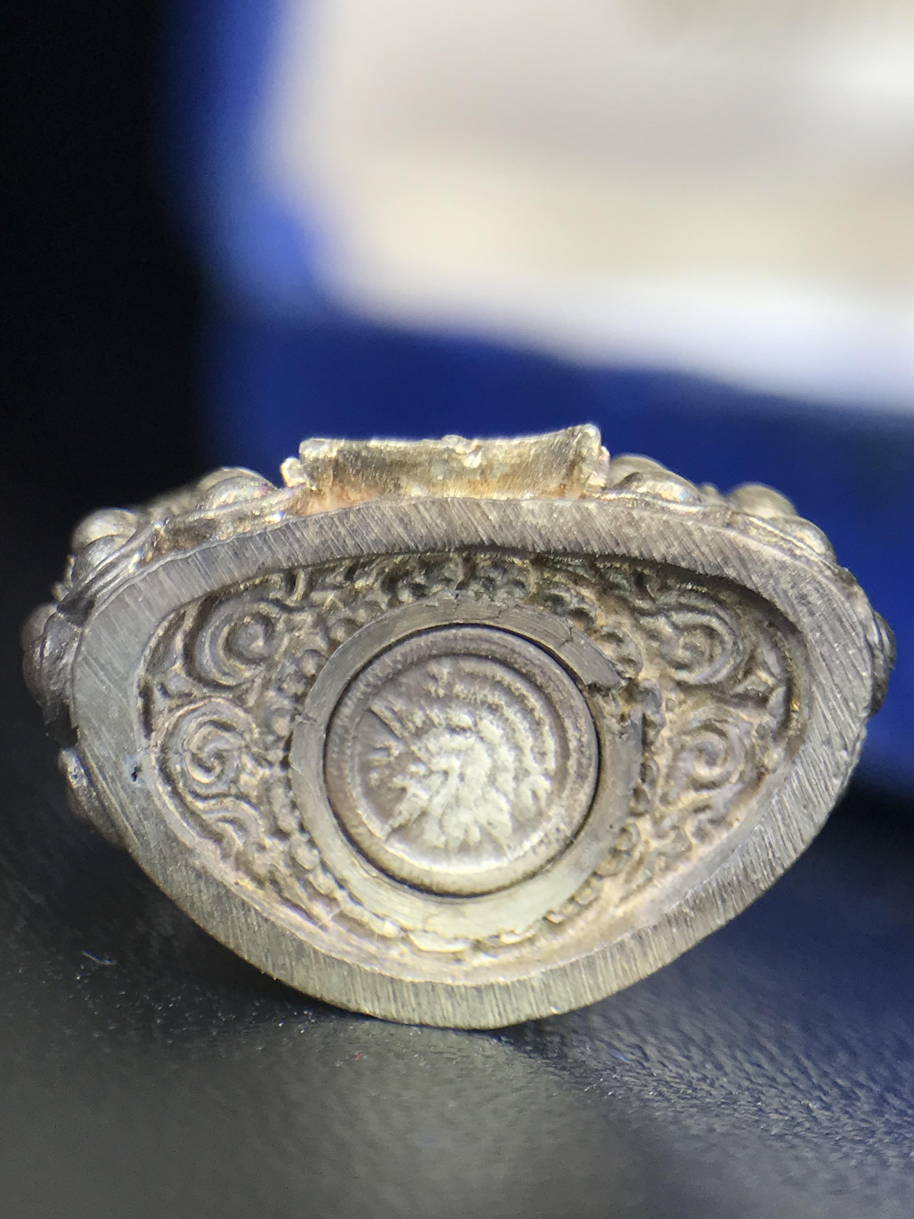 พระกริ่งศิรากาศ ภปร.(พระกริ่งคุ้มเกล้า)วัตถุมงคล"คุ้มเกล้าฯ" มูลนิธิ “คุ้มเกล้า” ในพระบรมราชูปถัมภ์ จัดสร้าง โรงพยาบาลภูมิพล เนื้อเงิน(พิมพ์หน้าไทย)(สภาพผิวเดิมขึ้นน้ำทองเก่าเก็บอย่างดีพร้อมกล่องบรรจุสวยมากมาก!)(ในหลวงรัชกาลที่9เสด็จเททอง)(พิธีใ