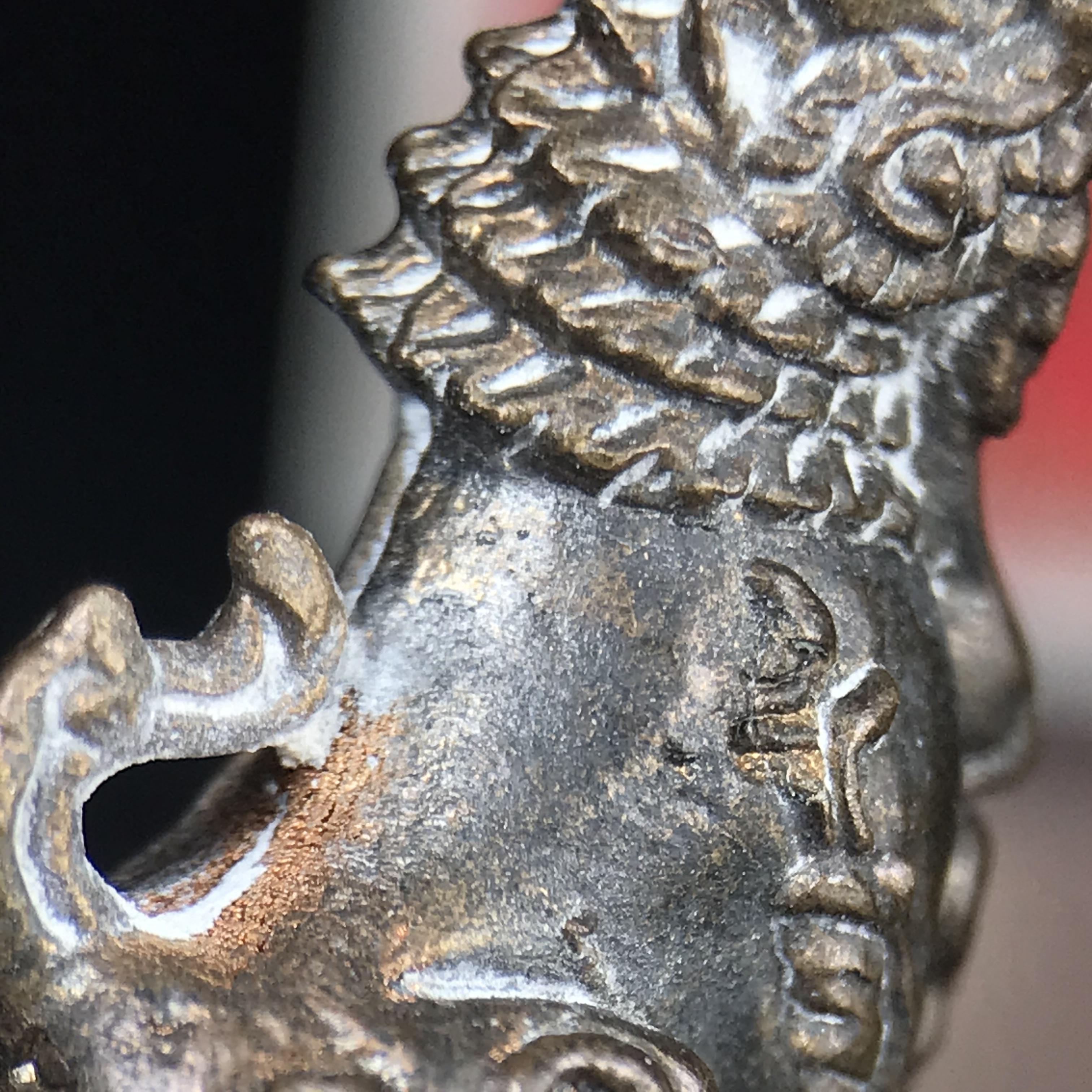 สิงห์เจ้าพ่อดำ วัดบุพพาราม จ.เชียงใหม่ ปี 2518 เนื้อนวโลหะ(ตอก 2 โค๊ต)หายาก(สภาพผิวเดิมสวยเดิมกล่องครบ) สิงห์รุ่นนี้มีพิธีดีมีเกจิอาจารย์ที่ร่วมปลุกเสกมากมาย****เครื่องราง ที่พระบาทสมเด็จพระเจ้าอยุ่รัชกาลที่ ๙ ทรงเสด็จฯประกอบพิธีด้วยพระองค์เอง