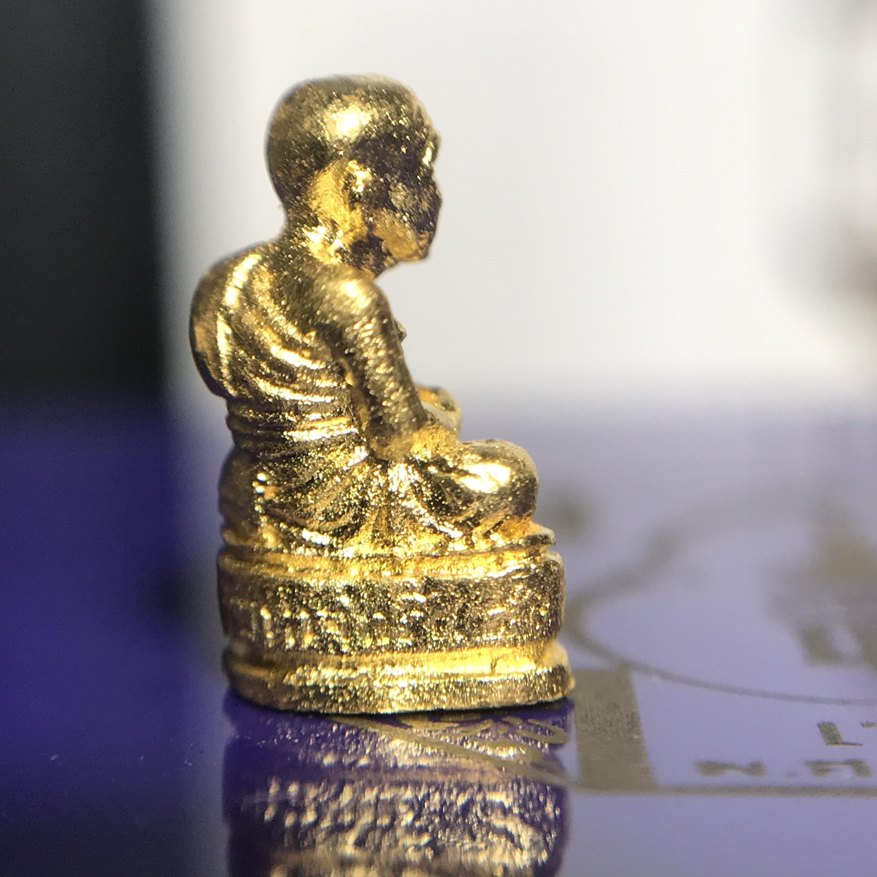 หลวงพ่อทวด สธ. รุ่นสมเด็จเจ้าฟ้ามหาจักรี 48พรรษา จัดสร้างโดยสภากาชาดไทย ปี2546 (รูปหล่อขนาดห้อยคอ) เนื้อทองคำหนัก 2.02 กรัม พร้อมกล่องบรรจุเดิมสวยงาม