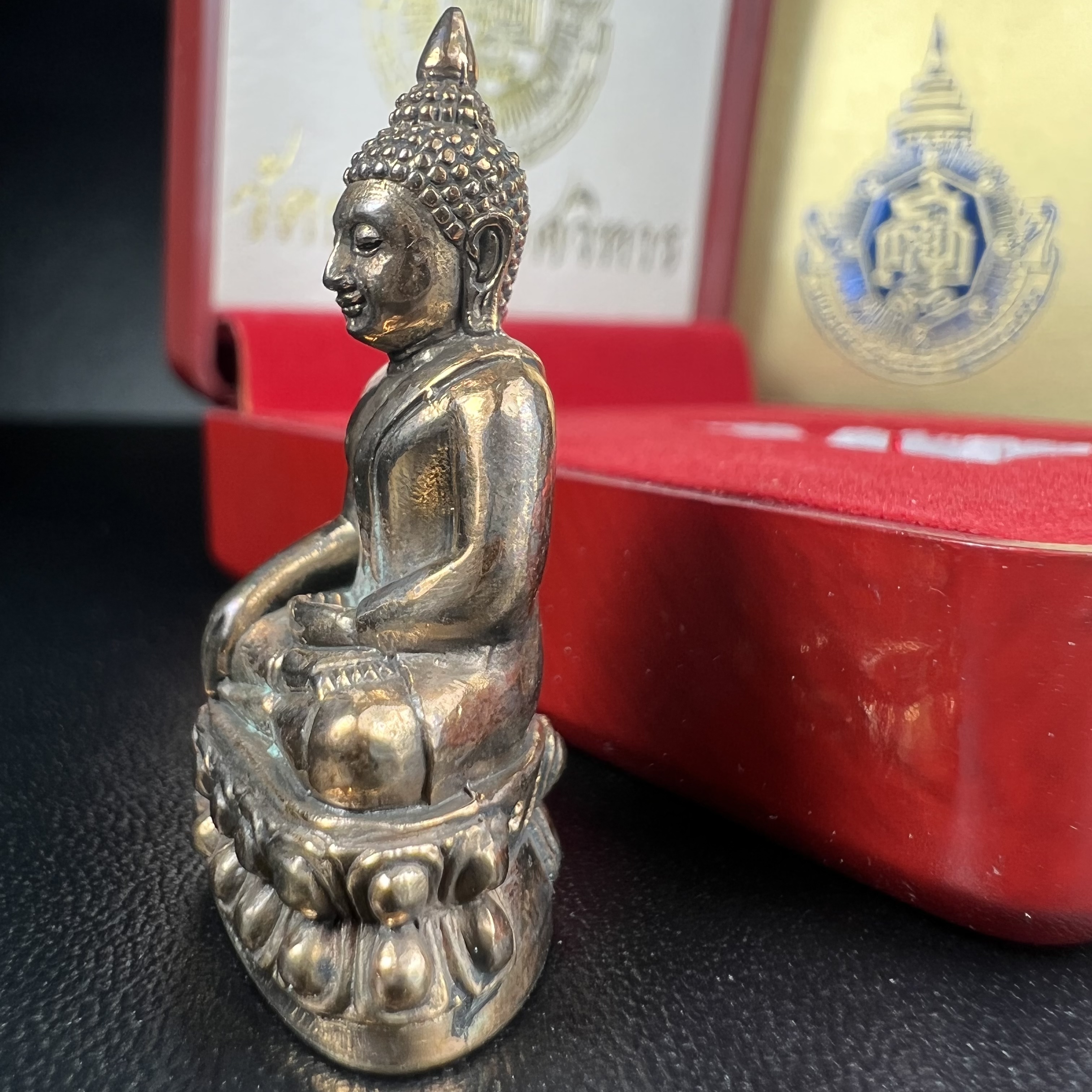 พระกริ่ง 8 รอบ ญสส. 96 พรรษา สมเด็จพระญาณสังวร สมเด็จพระสังฆราช สกลมหาสังฆปรินายก วัดบวรนิเวศวิหาร ปี 2552 เนื้อนวโลหะเต็มสูตรแก่ทองคำ(1 ใน 2999 องค์)