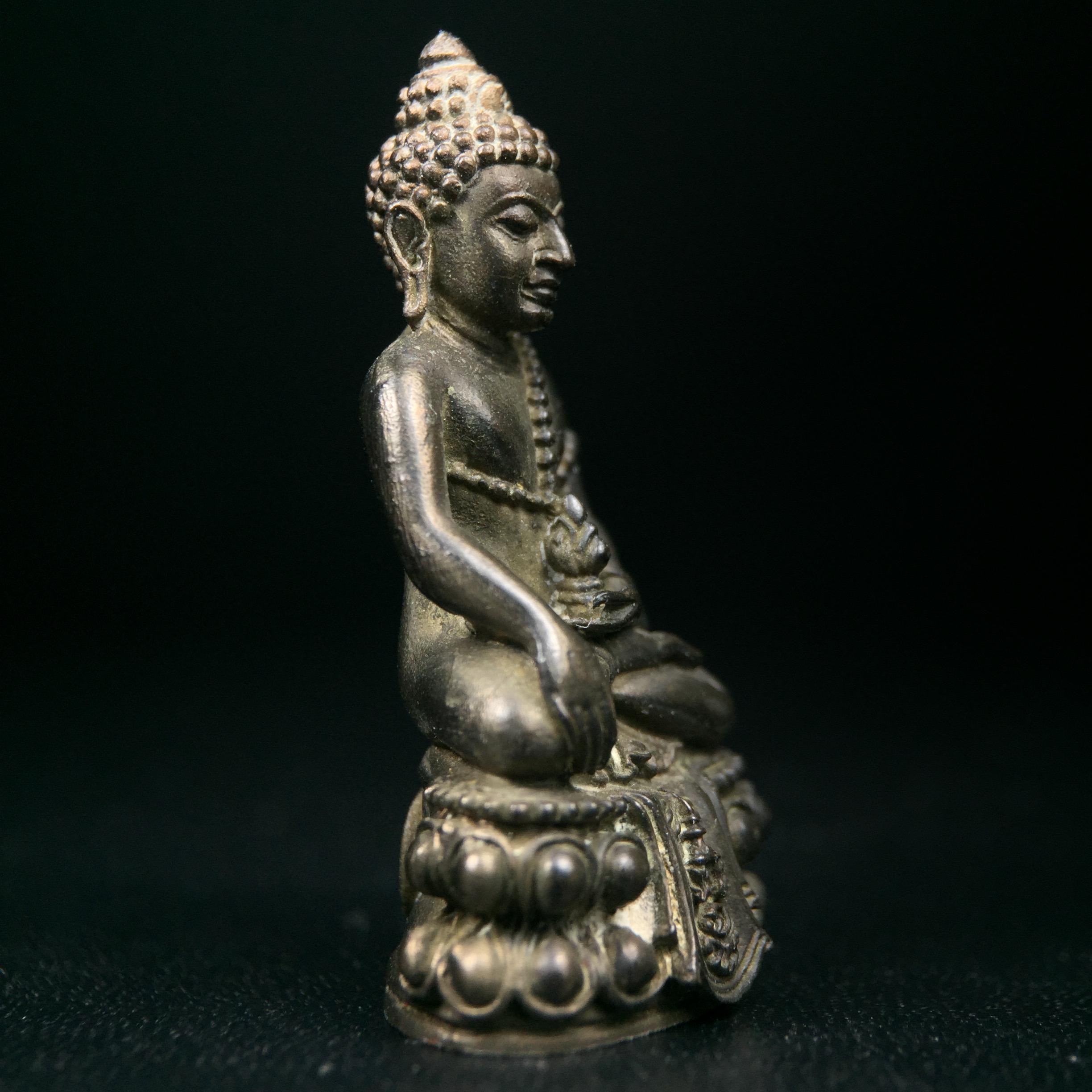 พระกริ่งศิรากาศ ภปร.(พระกริ่งคุ้มเกล้า)วัตถุมงคล"คุ้มเกล้าฯ" มูลนิธิ “คุ้มเกล้า” ในพระบรมราชูปถัมภ์ จัดสร้าง โรงพยาบาลภูมิพล เนื้อนวโลหะ(พิมพ์หน้าไทย)(ในหลวงรัชกาลที่9เสด็จเททอง)(พิธีใหญ่)(นิยม)