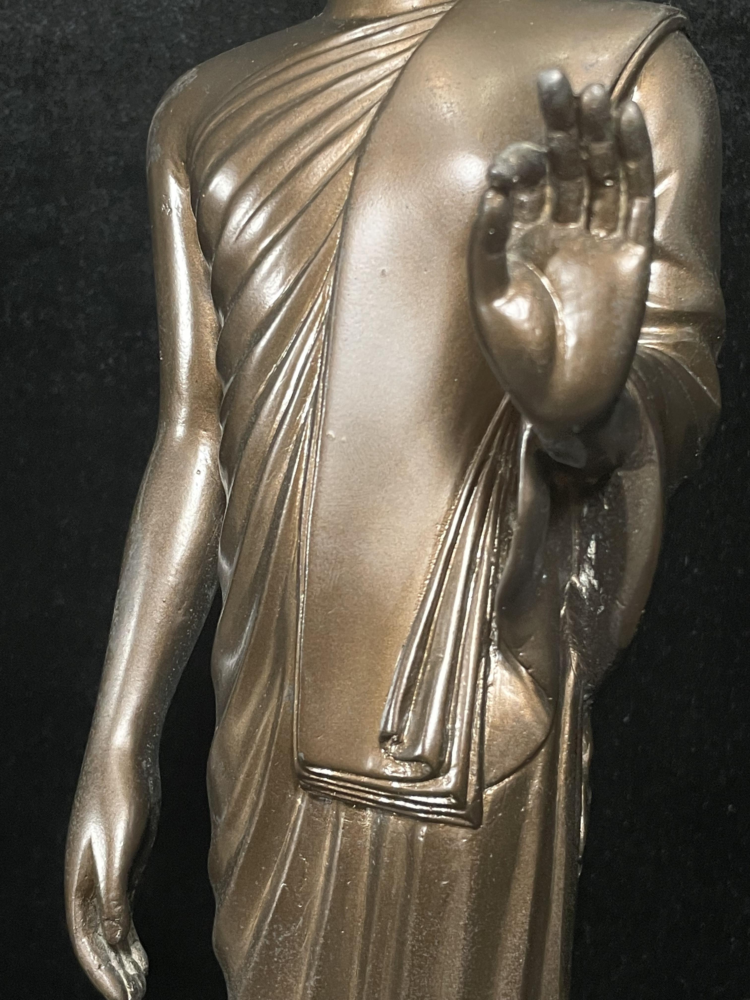 พระบูชา 25พุทธศตวรรษ พระศรีศากยะทศพลญาณ ประธานพุทธมณฑลสุทรรศน์ ปี2530 ตราสัญลักษณ์ ในมหาวาระพระชนมพรรษา ครบ 5 รอบ 60 พรรษา เมื่อ 5 ธันวาคม ปี 2530 หมายเลข (๑๕)๔๐๕ (เลขสวยผลรวมได้ 9 เจริญก้าวหน้าในทุกๆด้าน) ขนาดความสูง 15 นิ้ว รวมฐานสูง 18 นิ้ว(นิยมหายาก)