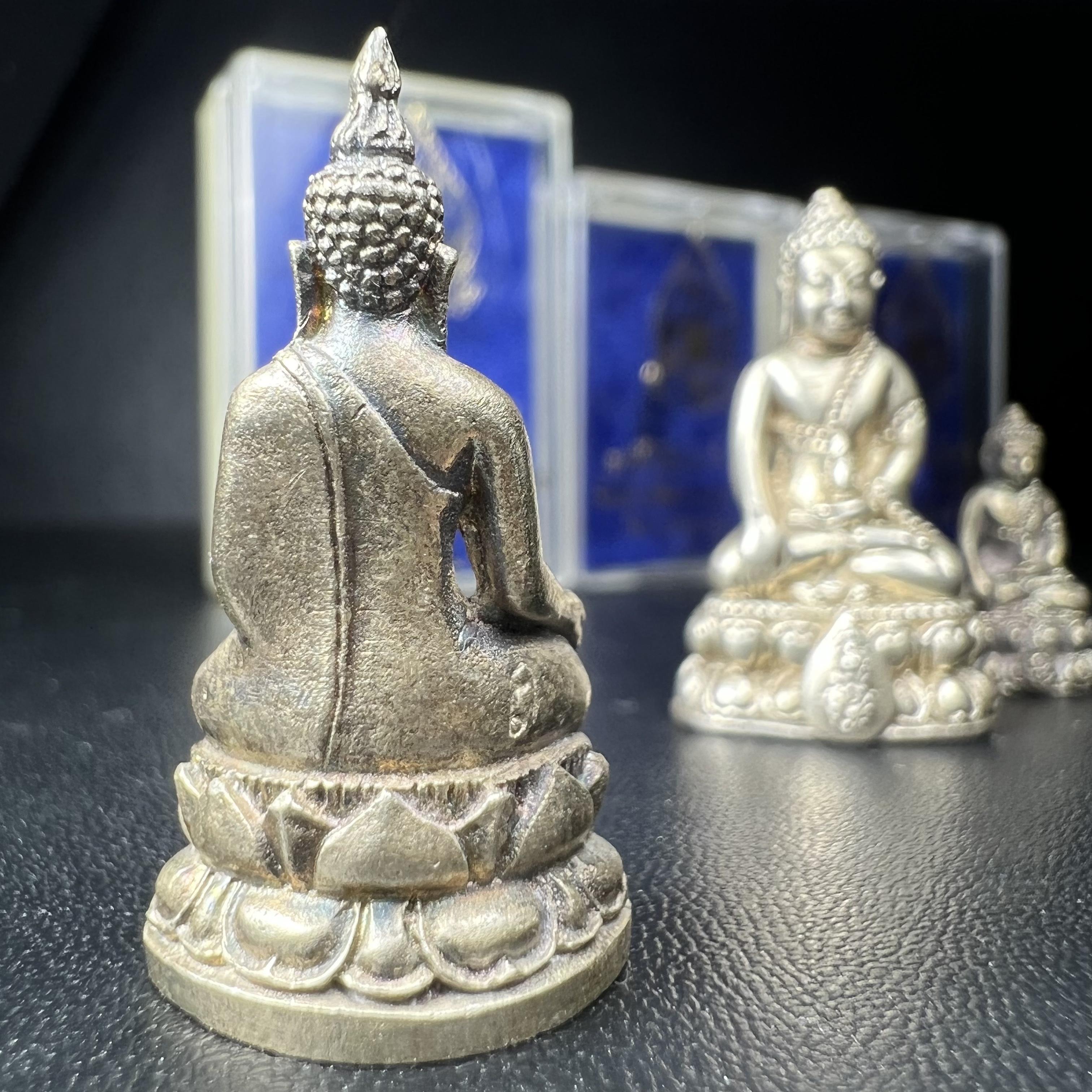 พระกริ่งนวปทุม ภปร.-พระชัยวัฒน์นวปทุม ภปร.-พระกริ่งไพรีพินาศ ภปร. รุ่นแรก วัดปทุมวนาราม ครบชุดเนื้อเงิน ปี2535(ในหลวงรัชกาลที่9เสด็จเททอง)(1ใน3000องค์)หายาก***เก็บทีเดียวครบชุดไปเลยรุ่นนี้ แนะนำ....ตอนนี้หายากแล้ว***