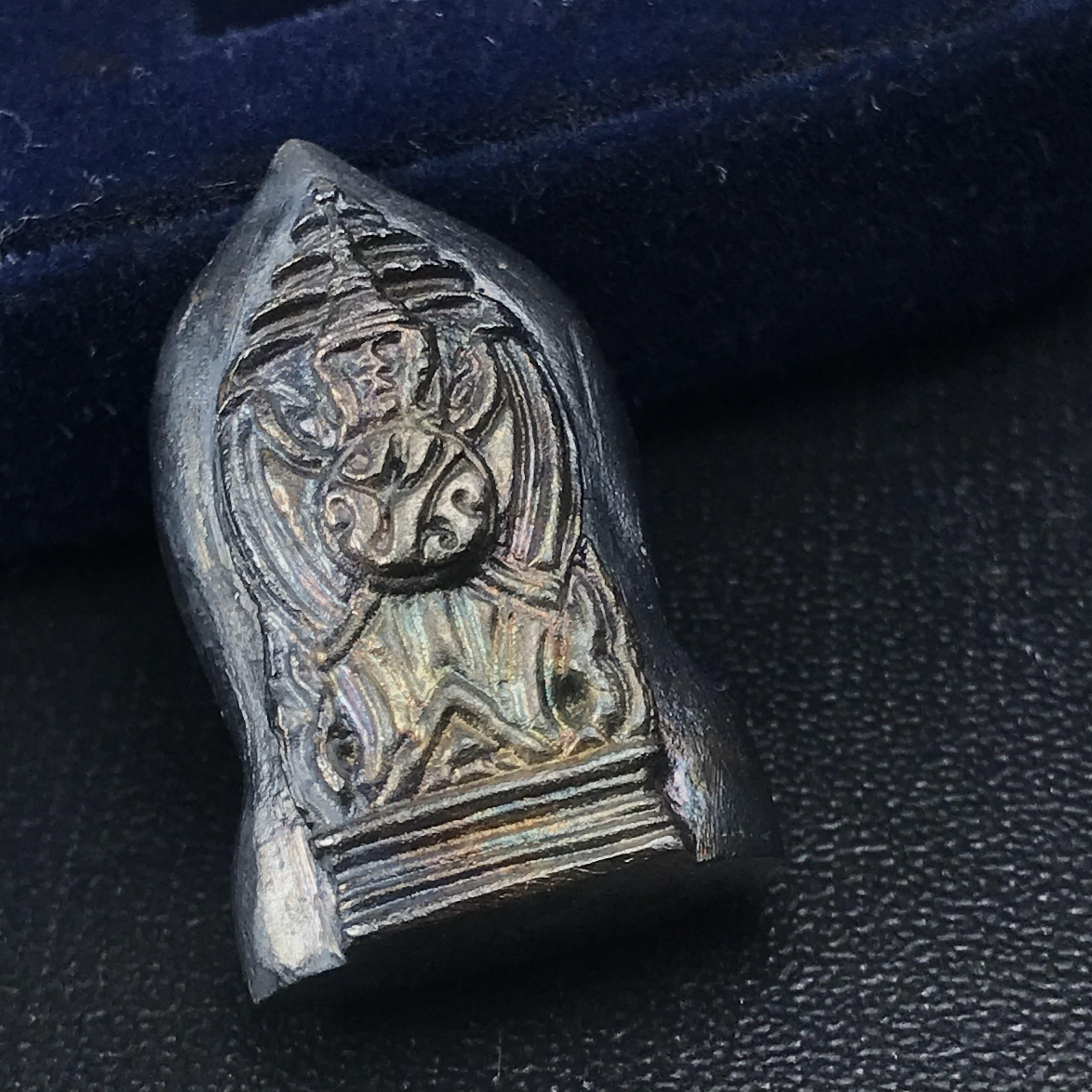 พระศาสดาใบเสมา ภปร. วัดบวรนิเวศวิหาร ปี2532 จัดสร้างในโอกาส 2 ทศวรรษรามาธิบดี เพื่อศูนย์การแพทย์สิริกิติ์ เนื้อเงิน(ผิวเดิมกลับดำสวยงาม)พร้อมกล่องบรรจุเดิม