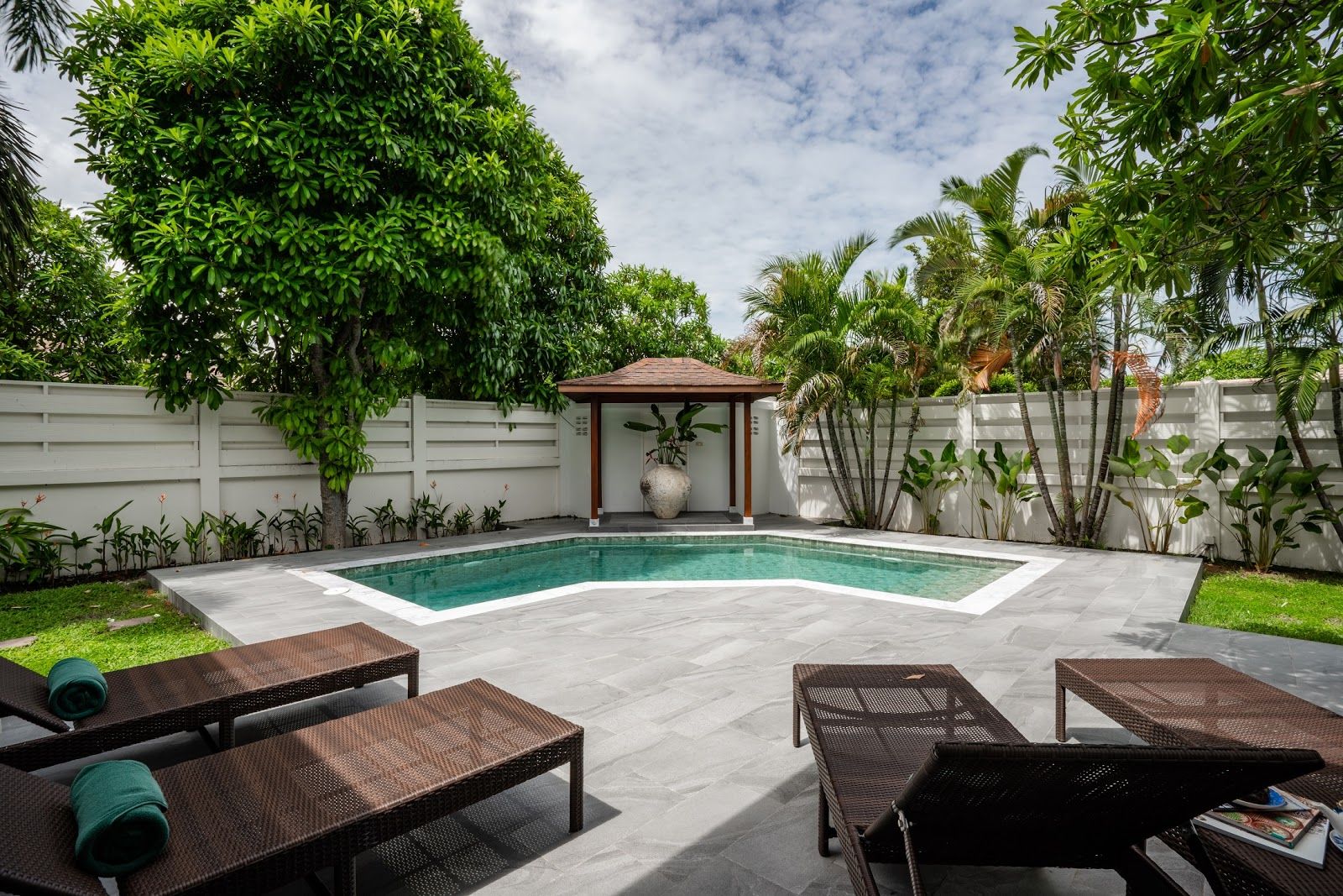 For Rent : Rawai, Luxury Private Pool Villa, 2 bedrooms 2 Bathrooms, Pool view.